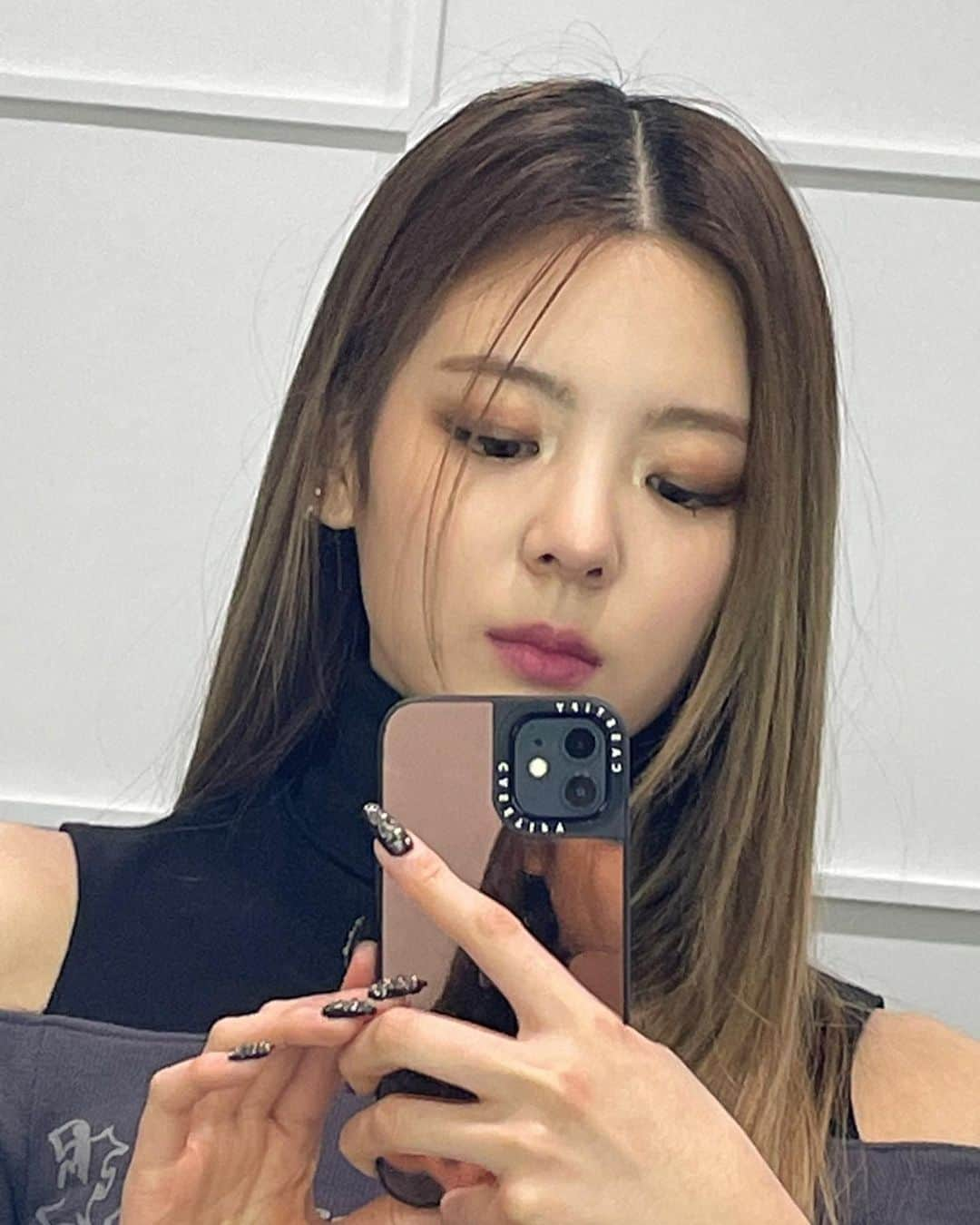 ITZYさんのインスタグラム写真 - (ITZYInstagram)「에이치 H」1月10日 18時29分 - itzy.all.in.us