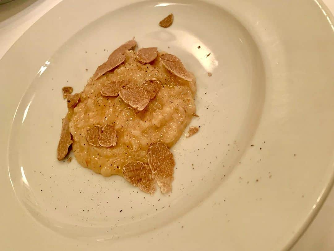のインスタグラム：「#winter #truffle #dinner #trattoriafirenzesantamaria  #Italianfood  白トリュフのリゾット🥄」