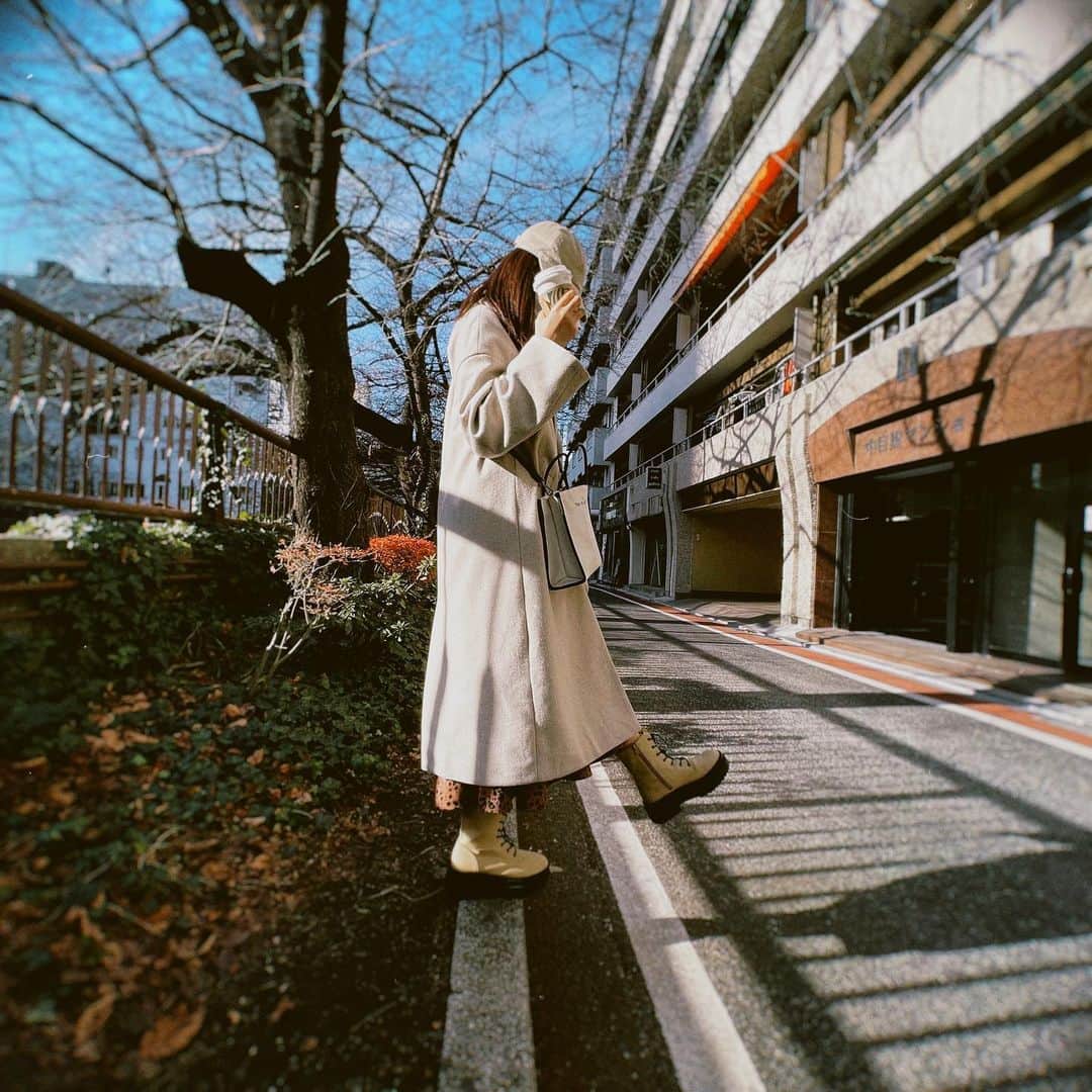 吉田莉桜さんのインスタグラム写真 - (吉田莉桜Instagram)「友達が撮ってくれた私。  #友達と写真 #レトロ #散歩 #散歩写真」1月10日 19時29分 - yoshida_rio_official