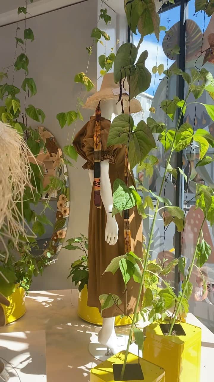 カレンウォーカーのインスタグラム：「Summer harvest: green beans and organic cotton dresses // Living installation by artist and urban farmer @insta_abundance, at Playpark by KW Newmarket.」