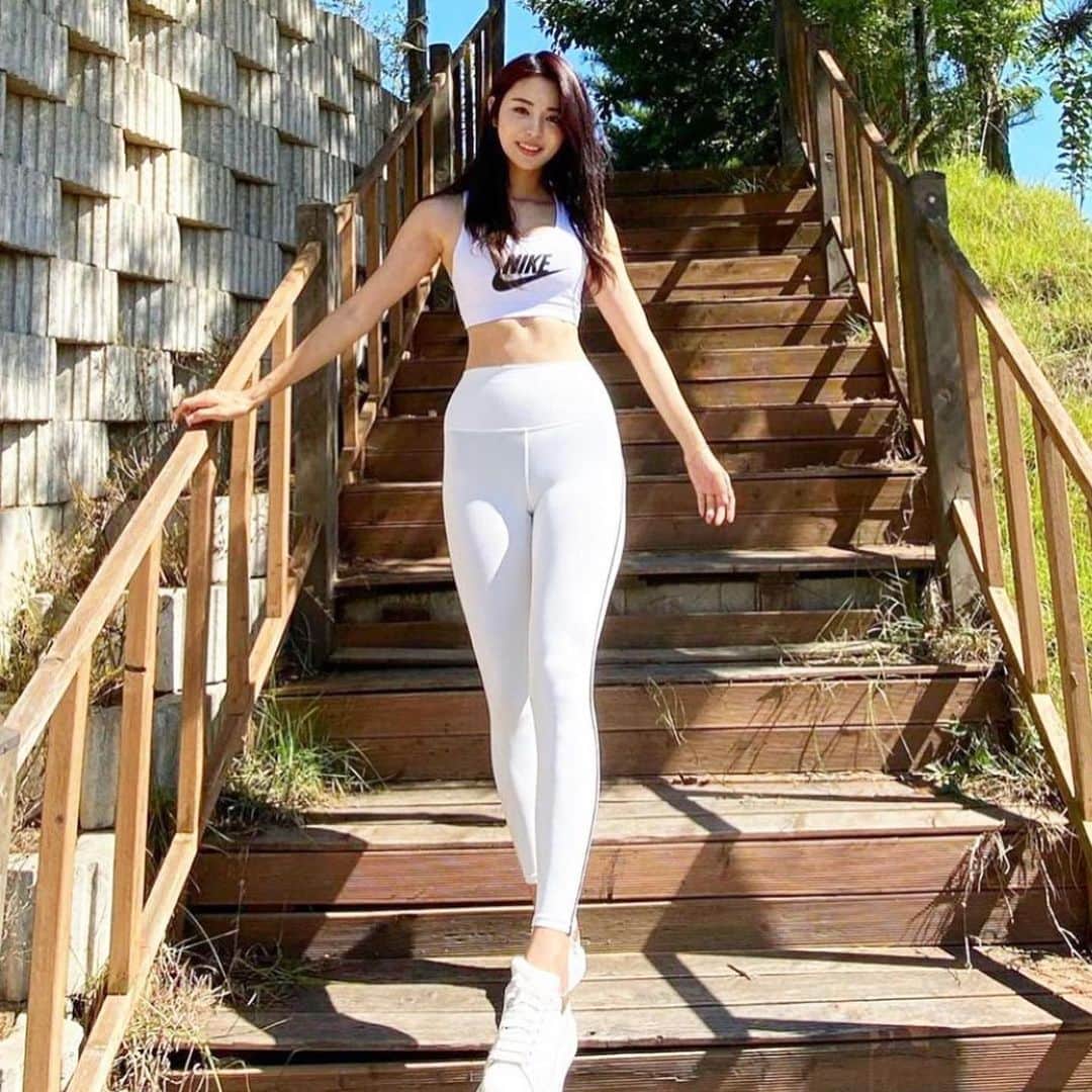 BodyON Koreaさんのインスタグラム写真 - (BodyON KoreaInstagram)「🔥생각과 삶이 멋진 #운동 피플들을 바디온코리아는 응원합니다! | | wow @a________n.k 👍😎💕 | | 🍀자신 or 주변 지인 중에 짐패션 핫피플 계시면 DM 보내주세요📩 | | #diet #trainer #필라테스 #fit #girl #selfie #model #abs #운동복 #셀피 #일상 #거울샷#instagood #브라탑 #healthy #눈바디 #fitness #얼짱 #몸짱 #body #몸스타그램 #바디스타그램 #모델#국내여행 #다이어터 #헬스 #여행에미치다 #pilates」1月10日 12時06分 - bodyonkorea