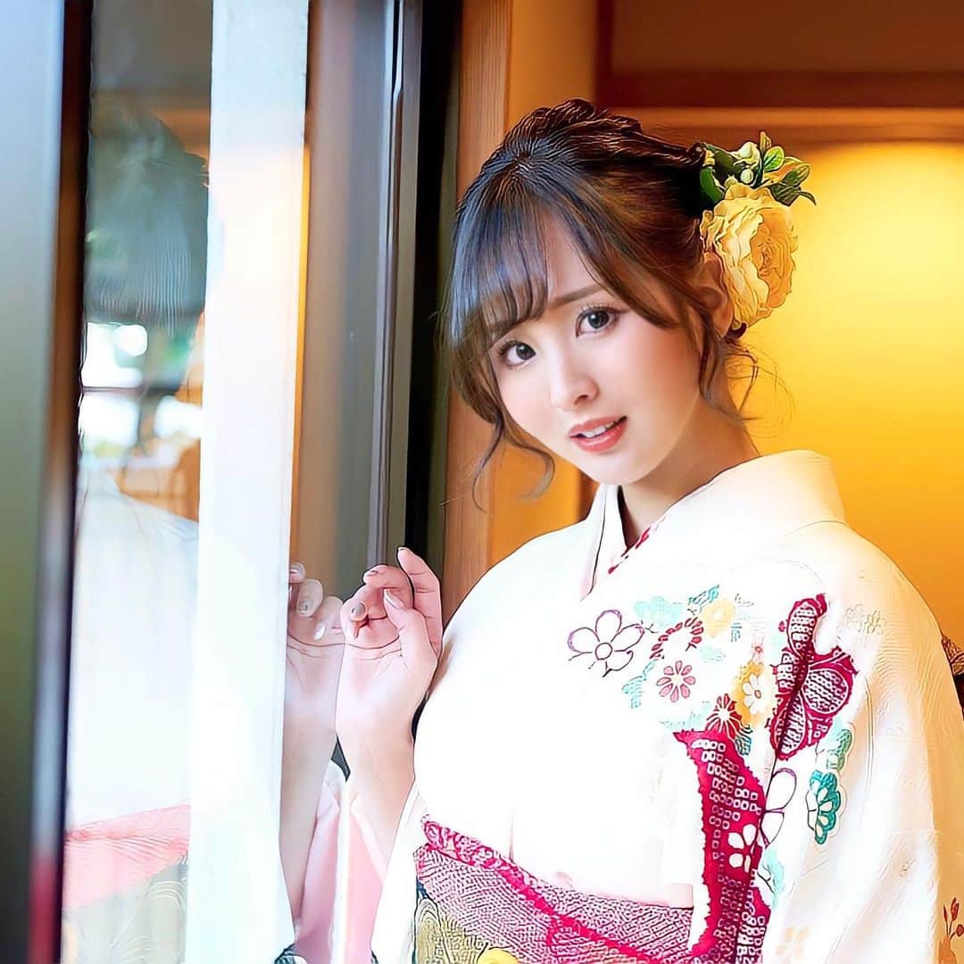 のインスタグラム：「新成人の皆さん おめでとうございます🎍  成人式はもう何年前かな😂 みんなが毎年撮りにきてくれるから 何度も振り袖を着ることかできて 嬉しい🥰  今年も綺麗に撮ってくれて ありがとう👘  #振り袖 #kimono #安田七奈 #なーちゃ #レースクイーン #rq #ラウンドガール #グラビア #グラビアアイドル #グラドル #インスタグラビア#美乳 #ムチムチ #むちむち #wedssport #bandoh #セクシー #セクシー美女#wedssportracinggals #followme #japanese #japanesegirl #instagood #instalike #photooftheday #팔로우 #얼스타그램 #粉我 #非常好 ⠀ ⠀」