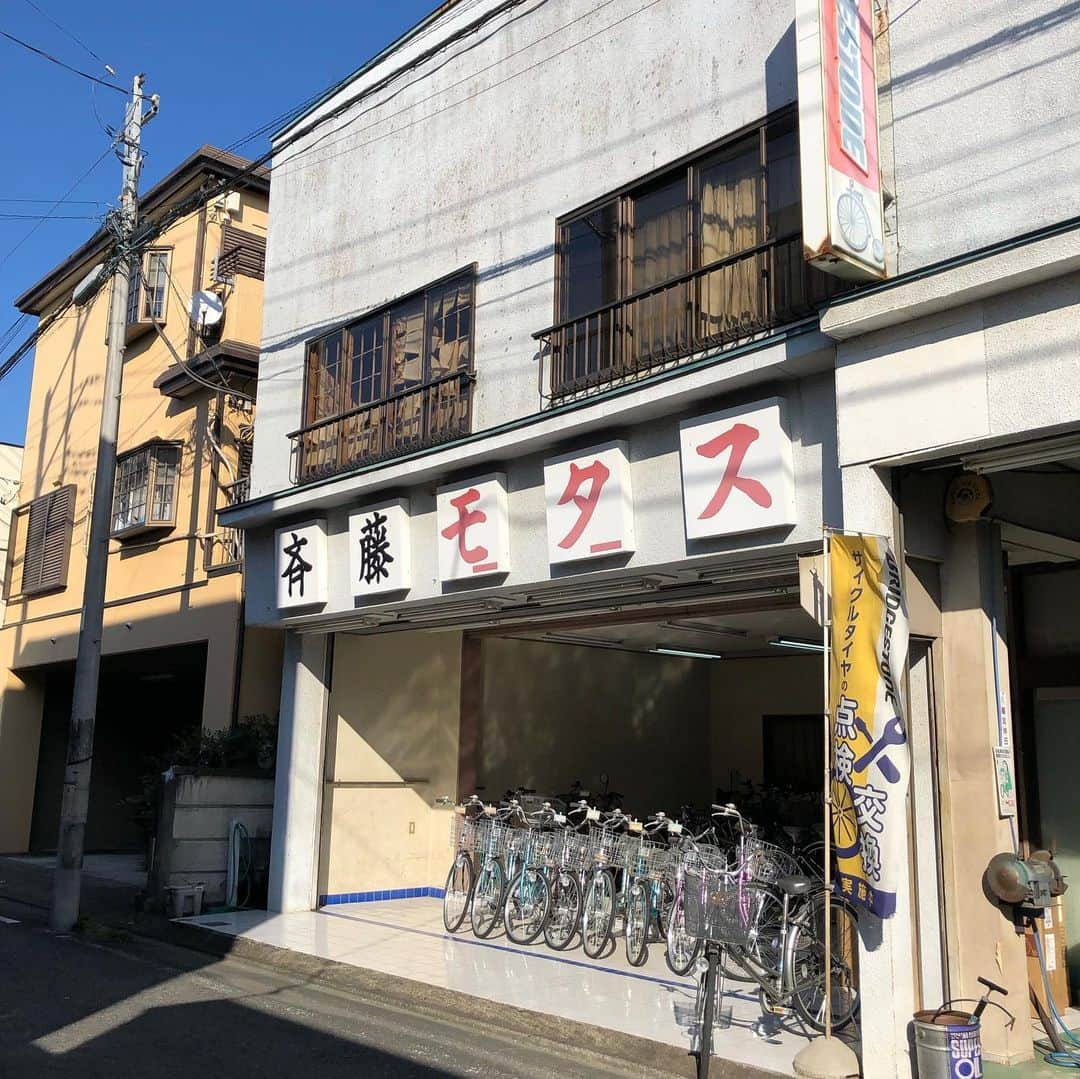 能町みね子のインスタグラム：「武州長瀬百景🚲実はとても好きな街、何年振りかの再訪🚃ロータリーのあるさみしくかわいい街🏘「一休」には何があったのか……」