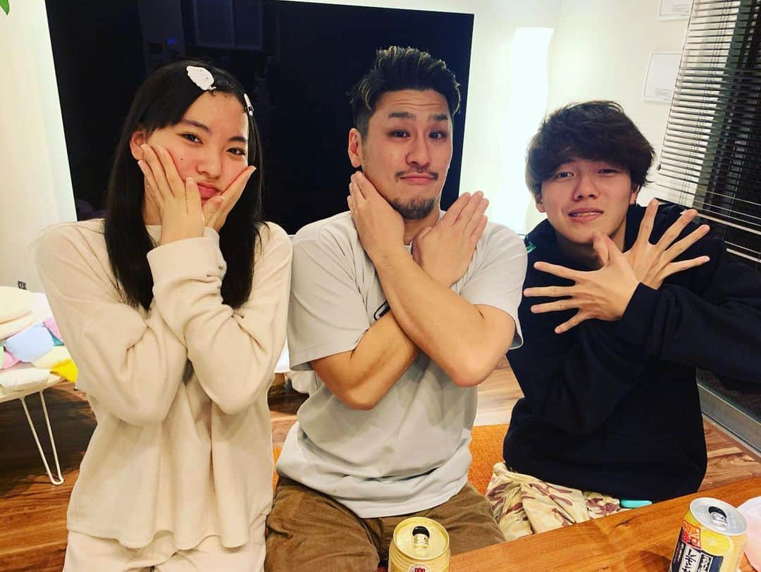吉田圭佑さんのインスタグラム写真 - (吉田圭佑Instagram)「今年のお正月は何年振りかに京都に帰り家族で新年を祝いました！ やっぱり、家族ってええなとしみじみ思いましたなぁ。。 幼馴染とも集合してええ正月になりましたなぁ。 今年も頑張ろう！！  #正月　#京都　#幼馴染 #シバター」1月10日 15時56分 - aprdksk
