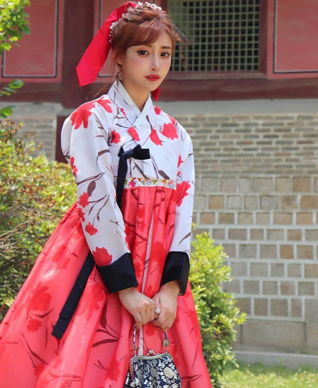 明日花キララのインスタグラム：「新成人の皆様おめでとうございます！！ 成人、オトナの世界へようこそ❤️‍🔥㊗️❤️‍🔥」