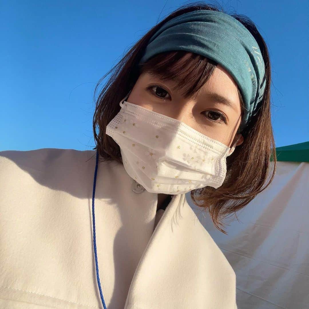 長谷川朋加のインスタグラム：「♡  ✎५⋆*{ ナイスラン🏃‍♀️ } ୨୧-------------------------------- ୨୧  #ハイテクハーフマラソン　のタグが ついている投稿はほぼ全て見させて もらったのだけど目頭が熱くなる🥺💓  お一人お一人の背景や想いが紡がれていて じんわりと心が温かくなりました🥲  多くの方にご参加いただき、 改めて有り難さを感じると同時に MCとしての言葉の紡ぎ方や 空間をデザインすることに もっと感度を高くしていかなければ！！と さらに気合いが入った☺️💕  現場でランナーとしてもMCとしても ずっと応援する立場でいたいし 応援される立場でいたいなぁ♪  今年はたくさんみなさんと 触れ合えますように！ガンバルゾ💪🏻  多くのゲストと招待ランナーの皆さん 会場を盛り上げてくださり、 有り難うございました🎉  🤳半目ですみません。 好評のターバンは　@stillontheway.wear  こちらのものでした😍😍😍  ୨୧ -------------------------------- ୨୧ #やりたい事は全部やる #全力前向き前のめり #走るの大好き」