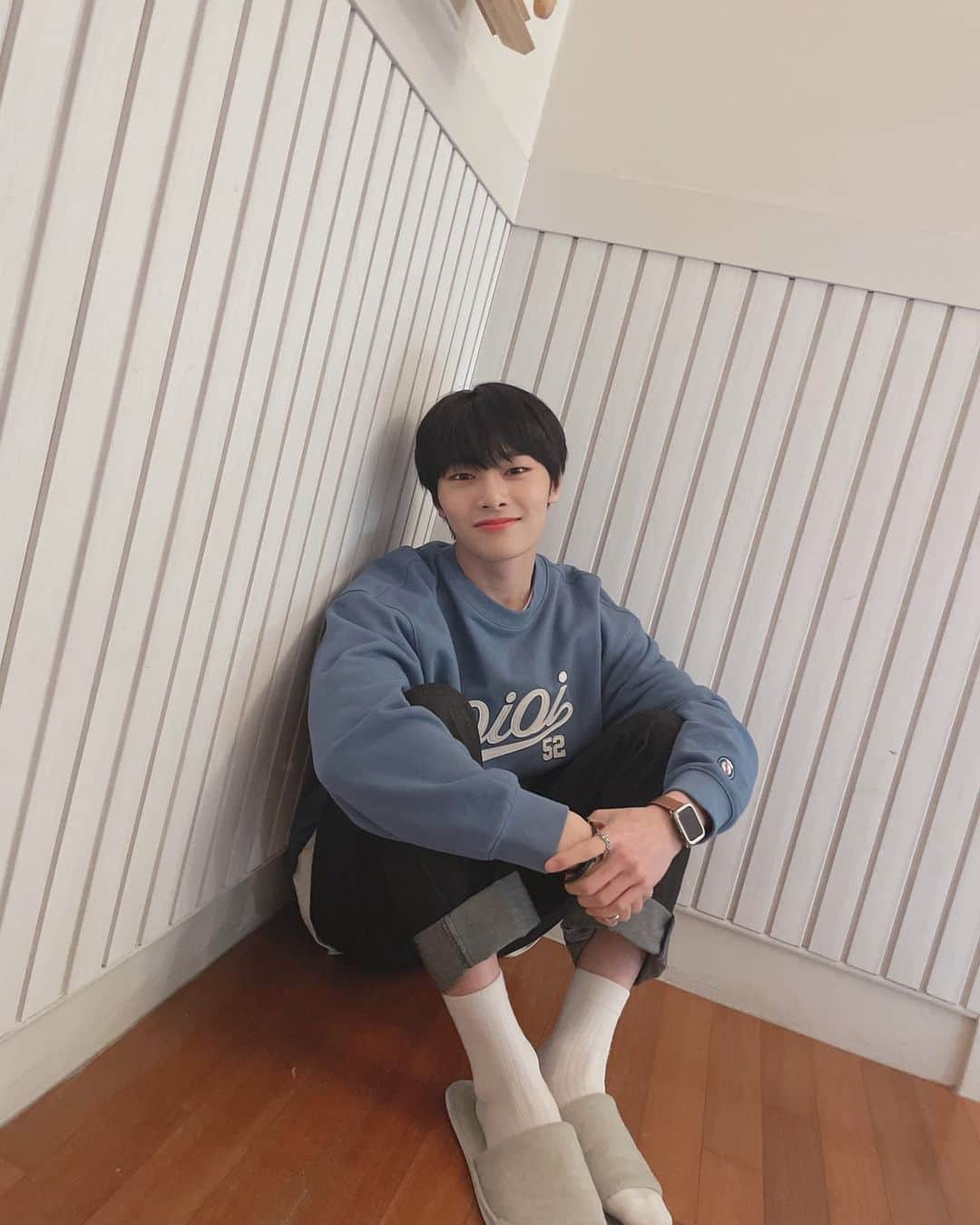 Stray Kidsさんのインスタグラム写真 - (Stray KidsInstagram)「양말 올려주고 싶다 #StrayKids#STAY#OOTD#IN스타그램#🦊」1月10日 16時29分 - realstraykids