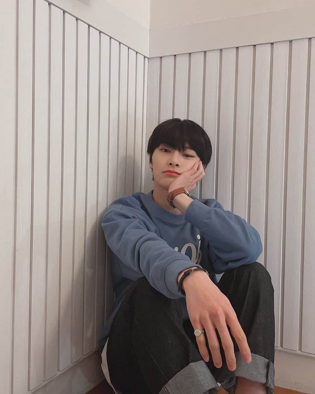 Stray Kidsさんのインスタグラム写真 - (Stray KidsInstagram)「양말 올려주고 싶다 #StrayKids#STAY#OOTD#IN스타그램#🦊」1月10日 16時29分 - realstraykids