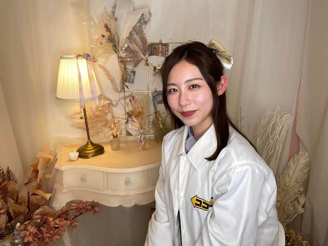 のインスタグラム：「大変遅ればせながら あけましておめでとうございます！  先日、新年一発目のココ調ロケをしてきました🎀 いつも色々なことに挑戦させていただけて、 とても楽しいです！  2022年、良い年にしましょう！ 今年もどうぞよろしくお願いいたします🍀  #ココ調 #フジテレビ #フジテレビアナウンサー #小山内鈴奈」