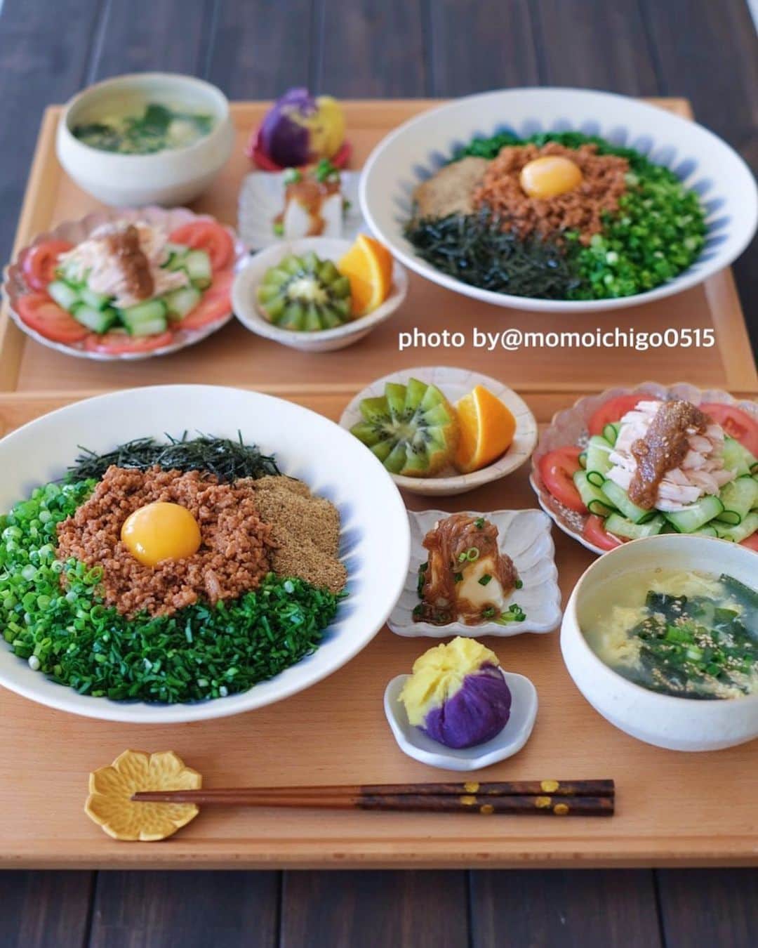 YASUKO TAKESUEのインスタグラム：「. こんばんは☺️💕. 今日の晩ごはん… . . ⭐️台湾まぜそば ⭐️棒棒鶏 ⭐️なめ茸冷奴 ⭐️ワカメと卵のスープ ⭐️紫芋とサツマイモの茶巾 ⭐️フルーツ . .  #晩ごはん#晩御飯#晩ご飯#夜ごはん#よるごはん#夕食#おうちご飯#うちご飯#おうちご飯lover#おうちご飯記録#食卓#手料理#手作りご飯#料理写真#器好き#器集め#献立#家庭料理#food#foodpic#foodstagram#foodphotography#followme#instagood #岩崎龍二 #水野幸一 #古谷浩一」