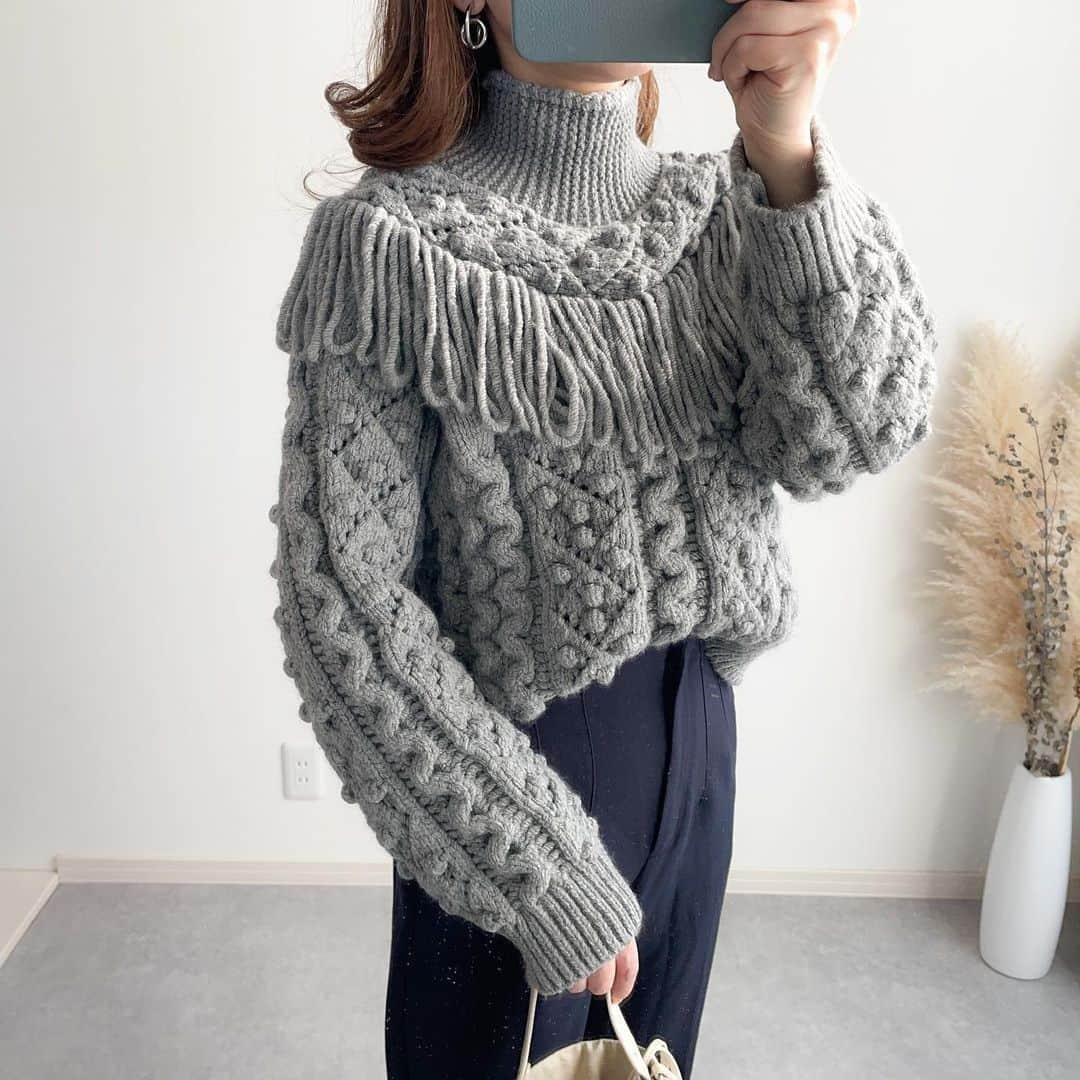 R i R y (リリー)さんのインスタグラム写真 - (R i R y (リリー)Instagram)「『ZARAおすすめアイテム🧶』　　  ZARAのおすすめアイテムをご紹介🧶 ぜひ参考にしてみてください♪  ✴︎---------------✴︎---------------✴︎ ▶▶掲載する写真を募集中📸 カワイイ写真が撮れたら、@velle.jp をタグ付けするか、ハッシュタグ #velle_jp をつけて投稿してみてね♪ velle編集部と一緒にカワイイで溢れるvelleを創っていこう😚🤍  ✴︎---------------✴︎---------------✴︎ #プチプラコーデ #プチプラファッション #着回しコーデ #淡色コーデ #くすみカラー #ベージュコーデ #消えそうな色コーデ #骨格ウェーブコーデ #淡色カジュアルコーデ #カフェコーデ #ベージュコーデ #ベージュ族 #冬服コーデ #ユニクロ #ニット #ニットベストコーデ #ニットコーデ #ZARA #ザラ購入品 #ザラコーデ #ZARAコーデ #ザラ女 #ザラ購入品 #zara購入品」1月10日 18時00分 - velle.jp