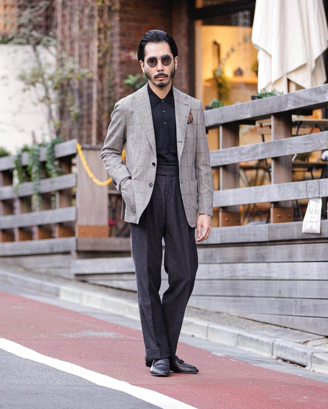 福島雄介さんのインスタグラム写真 - (福島雄介Instagram)「. . Simple relaxing style. Based on gray... . . シンプルに、リラックスしたジャケットスタイル。 グレーをベースに少しのベージュを差し色で。 . .  Sunglasses: @kaneko_optical  Jacket: @ring_jacket  Knit: @johnsmedleyknitwear  Bottoms: @ring_jacket  Pocket chief: @paoloalbizzati  Shoes: @baudoinlange  Acc: @hermes @adawat_n_tuareg  Watch: @cartier  . . #ringjacket #johnsmedley #johnsmedleyknitwear #paoloalbizzati #baudoinandlange #hermes #adawatntuareg #cartier #kanekooptical #menfashions #menstylefashion #gentlemanstyle #menswear #menfashionstyle #bestofmenstyle #classicstyle #mensfashion #menstyleofficial #gentlemanfashion #menfashionpost #styleforman #menswearclothing #gentstyle #gentlemanstyle #dressstyle #suitstyle #jacketstyle #suit #dress #classic #jacket」1月10日 19時57分 - yusuke_tiamo_fukushima