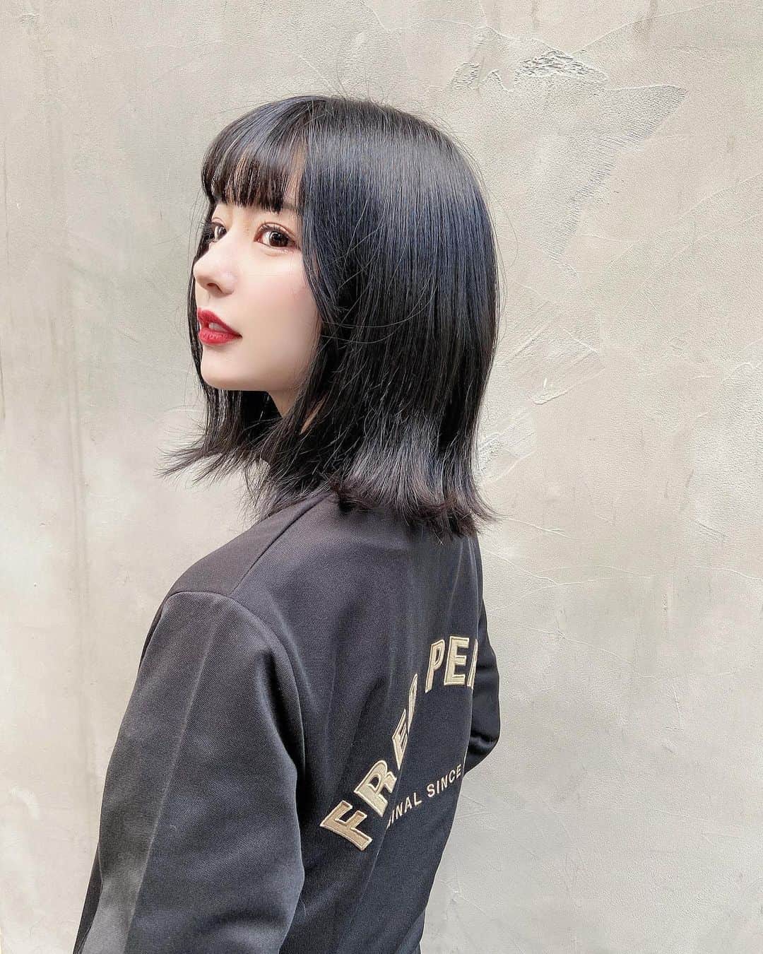 のインスタグラム：「年末にアウトレットでお迎えしたジャージ🔅 キングスマン観たらますます好きになった素敵なブランド⚜️🎩  @fredperryjp  #fredperry」