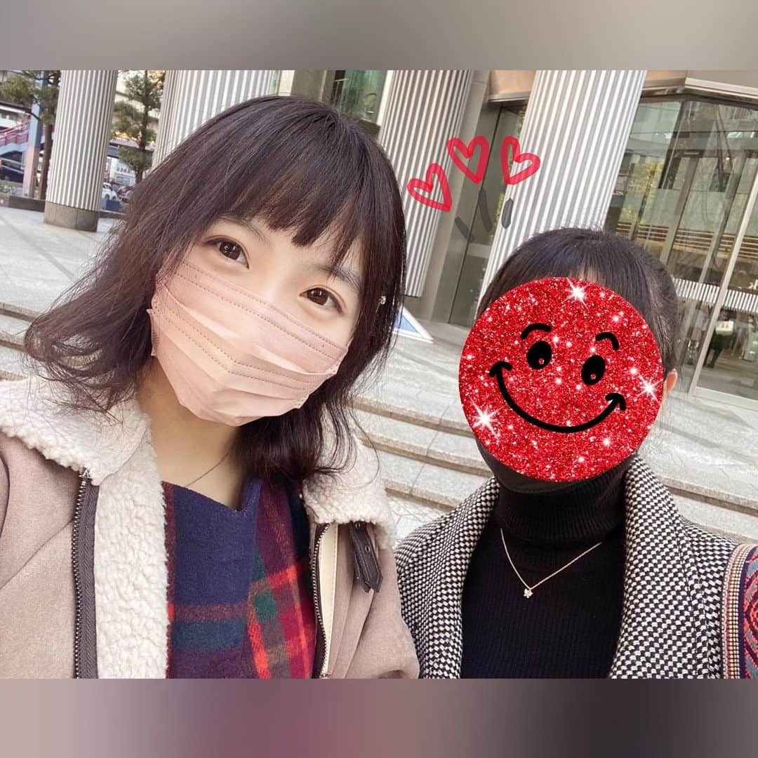 花田優里音さんのインスタグラム写真 - (花田優里音Instagram)「ピアニスト園田涼さんの ソロコンサートに行ってきました🎹 園田さんは 「灘高、東大、そしてピアニスト」という 見た人の思考が(なんやて！？)と 一瞬停止するようなプロフィールをお持ちの 気さくで多才なピアニストです。 数々のビッグアーティストのピアノや監修も 担当していて、 歌番組を見てたらピアノを弾いている園田さんに しょっ中遭遇します。バラエティーでも観ます。 切なかったり包まれたり曲ごとの情景が広がって 満たされていくようなコンサートでした。 頭のいいめちゃ気さくでオモロい人なのに ものすごく深くピュアな感性で 曲を作られているんだなと そしてそれを大切に届けてくれてるんだなと アレンジも作曲も才能も心も凄かった！ 自分の心の燻るような悪いところを スーッと浄化してくれたみたいな なんか泣きそうな気持ちになりました。 気さくでオモロい天才！ 人柄と感性を大切に磨いていって努力したら (頭の出来はさておき) 私もいつかこんな気持ちを届けられる人に なれるかもしれないなりたい！って思った 素敵なコンサートでした🎶 . #園田涼 さん @sonotee  #ピアノコンサート #まるで風のように  #尊敬 #天才  #気さくとオモロい連呼の文になったけど #凄い人  #カッコいいスーツ着て弾いてたのに  #なんですぐセーターに着替えてしまったん  #今日は成人式だったね #振袖着てる人たくさんいた  #綺麗憧れる #成人おめでとうございます  #私の時ってどうなるんだろ？  #明日から学校 #いきなりテストだってさ #ふーん  #寒くて凍えるけど  #元気に過ごしてね」1月10日 20時59分 - yurine_hanada