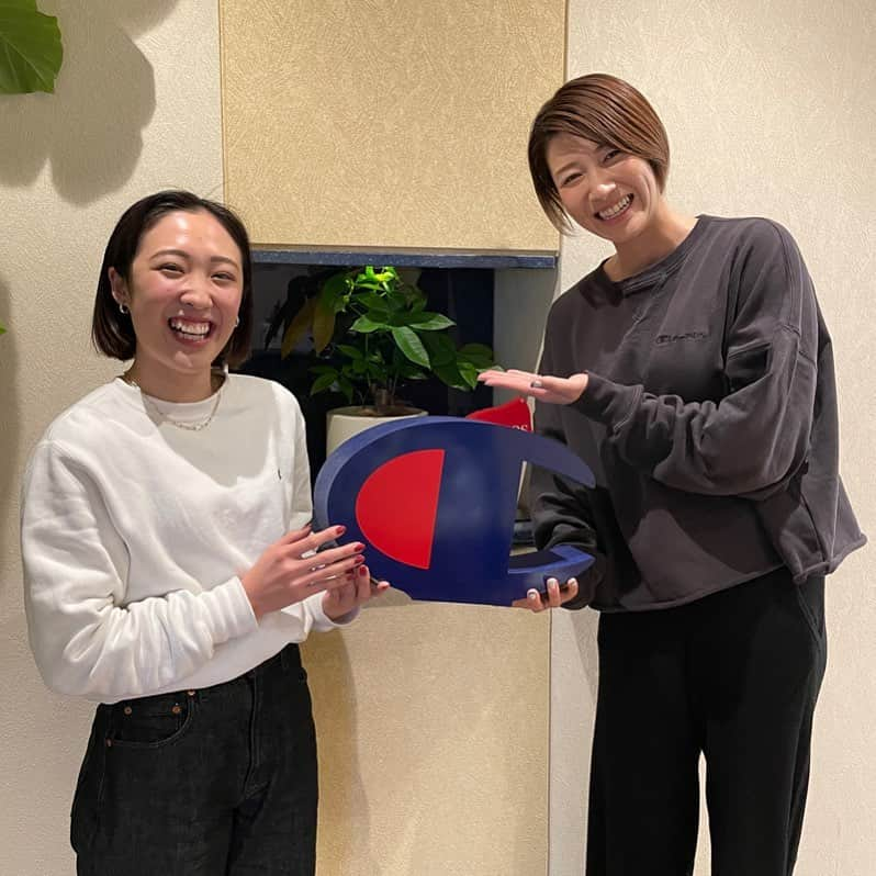 狩野舞子さんのインスタグラム写真 - (狩野舞子Instagram)「・ champion仲間でもある、森ひかるちゃんに会えた日❤️ オリンピック前に東京VICTORYで取材をさせてもらってから、親しみやすくてすごく親近感が湧いて、勝手にTwitterで絡ませてもらったりしてました😂 ・ この日は何も聞いておらず、本当に突然の出会いだったから本当に本当に嬉しかったー❤️ 東京オリンピック、世界選手権お疲れ様でした✨ また今度ゆっくり会えますように☺️✨ ・ #トランポリン #森ひかる 選手 #champion #championjapan」1月10日 21時32分 - kanochan715