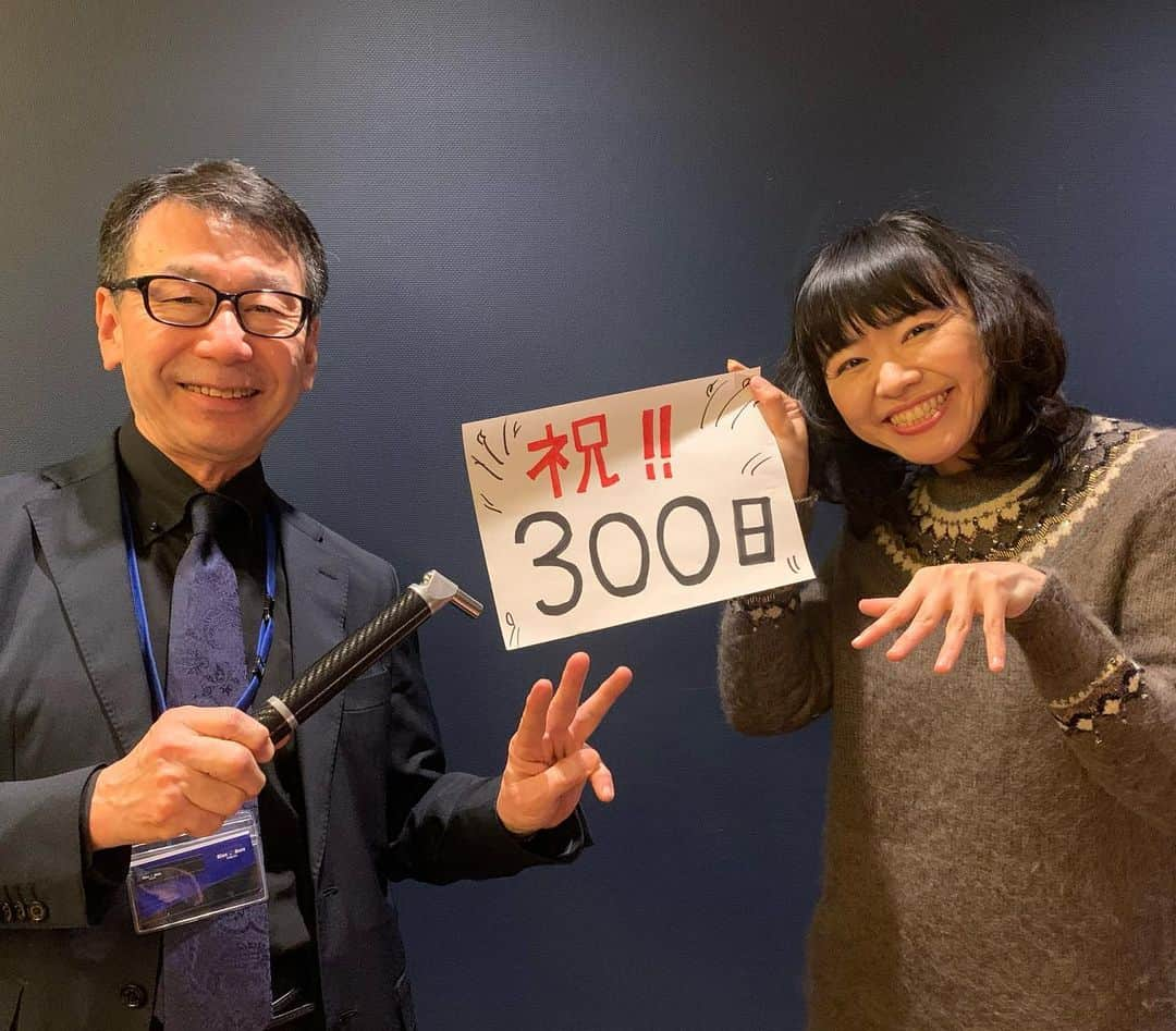 上原ひろみさんのインスタグラム写真 - (上原ひろみInstagram)「SAVE LIVE MUSIC 4 SOLO “Standards” DAY 1  Today is the 300th performance of working together with the one and only piano technician Yuji Yonezawa! Thank you always for amazing work, Yonezawa-san!!」1月10日 21時38分 - hiromimusic