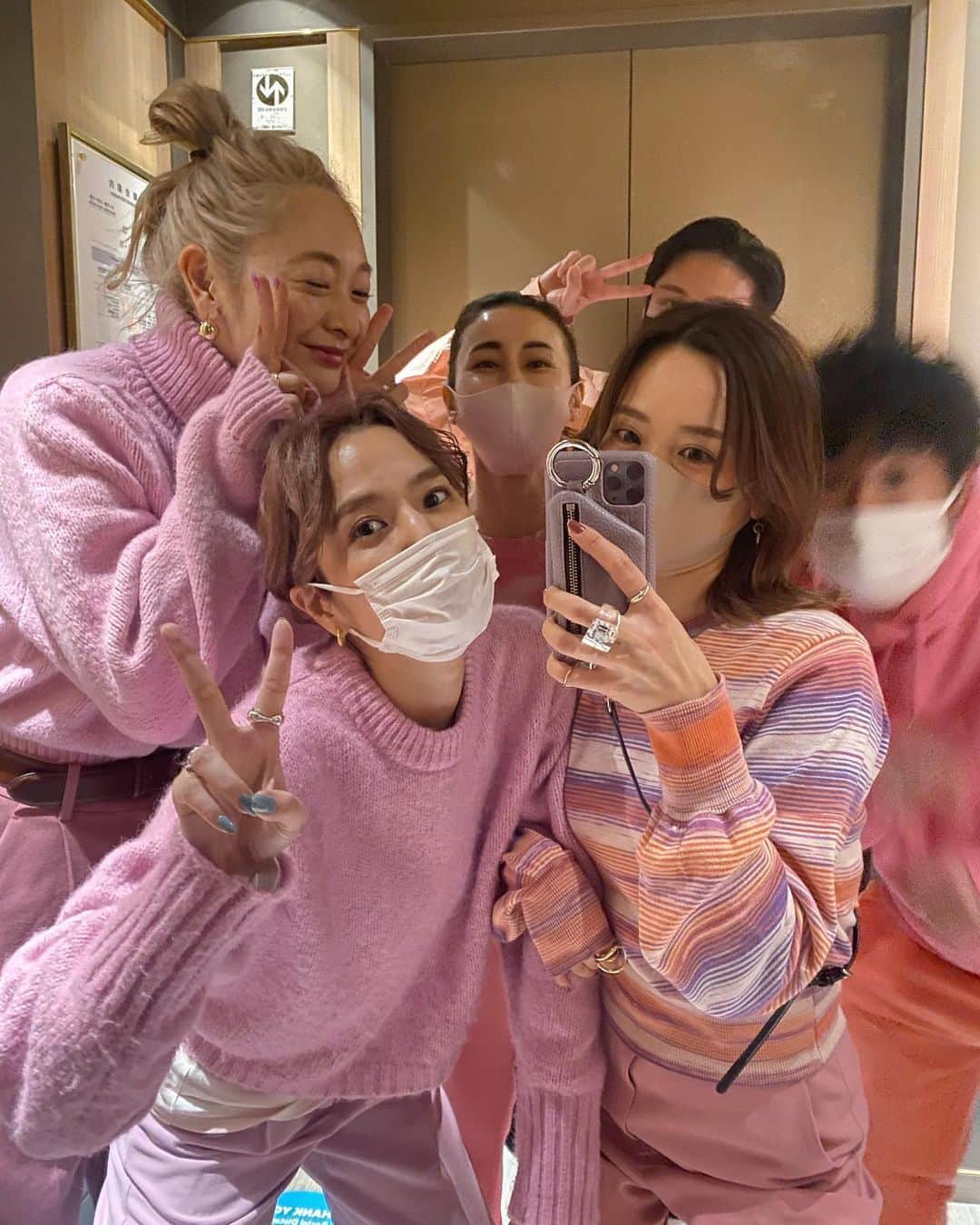 田中里奈さんのインスタグラム写真 - (田中里奈Instagram)「ピンクな人たちで、ピンクの好きなあの子のお誕生日のお祝い旅行💓 …という名目の、ほぼほぼスポーツ合宿でした。（企画者本人🧡笑）  くたくたになるまで身体動かして、ご飯もいつもの100倍美味しかった…！ たまにはこういう旅も最高〜✨  楽しい思い出たち、少しずつアップしていくね〜☺️  #いつメン #たなか旅メモ #pink #birthdaytrip #全身ピンク #スポーツ合宿 #ヒルトン小田原」1月10日 21時49分 - tanakaofficial