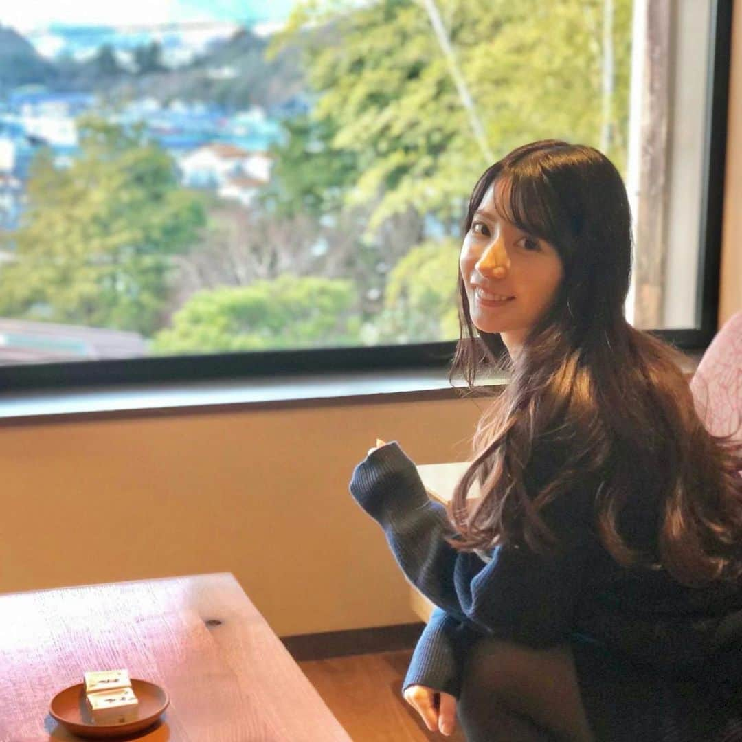 中川杏奈のインスタグラム：「お正月は相変わらずのんびりしてました☺️ 髪が伸びすぎたのでそろそろ切りどきかな✂️ カラーやトリートメントは毎月 #ユーレルムオット のゆうさんにお願いしてます☺️ 髪が長く量も多くて大変なのにいつも丁寧にありがとうございます😻🙏 : #ユーレルムオット #ロングヘア#ロングヘア #巻き髪」