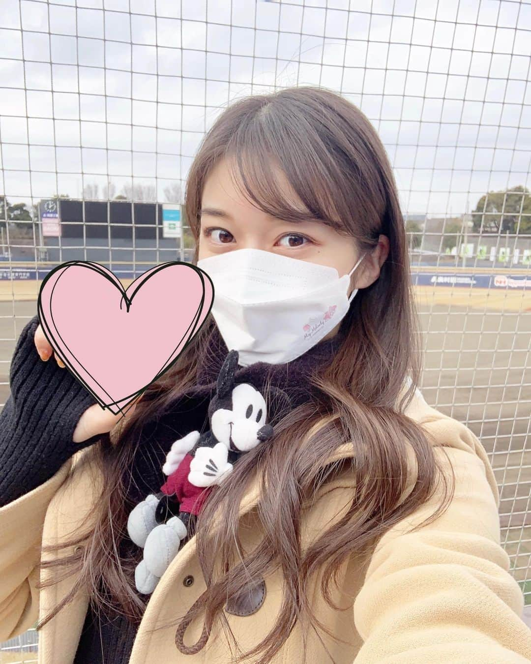 牧野真莉愛さんのインスタグラム写真 - (牧野真莉愛Instagram)「♡ ♡ 鎌ケ谷スタジアムへ行きました🐻💖2022.1.10 ただいま新人合同自主トレ中⚾️✨ つづく ※詳しくは“まりブロ”みてね🐰💕 ♡ ♡  #lovefighters 🐻🐻🐿🦊 @fighters_official  #北海道日本ハムファイターズ ❤️ @frep_the_fox #モーニング娘22 #morningmusume22 #牧野真莉愛」1月10日 22時22分 - maria_makino.official