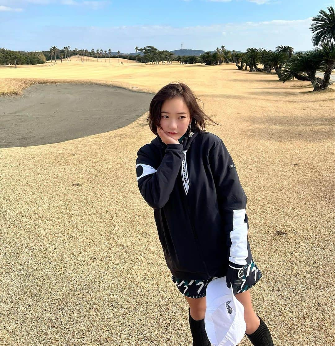 京佳さんのインスタグラム写真 - (京佳Instagram)「2022年初打ちゴルフでした⛳️ めっちゃ寒かったけどめっちゃ 楽しかったどおおお。 今年もたくさんゴルフしよーーー パター練習しよおおおおっと。  #京佳　#プロフェッショナルロリ巨乳 #japanesegirl #gravure #sexy #asiansexy  #asiangirls 　#大胸　#下着　#sexyhot #selfie #girlsday #内衣　#粉我　#portrait #泳衣 #日本#ゴルフ女子」1月10日 22時59分 - kyouka_1202