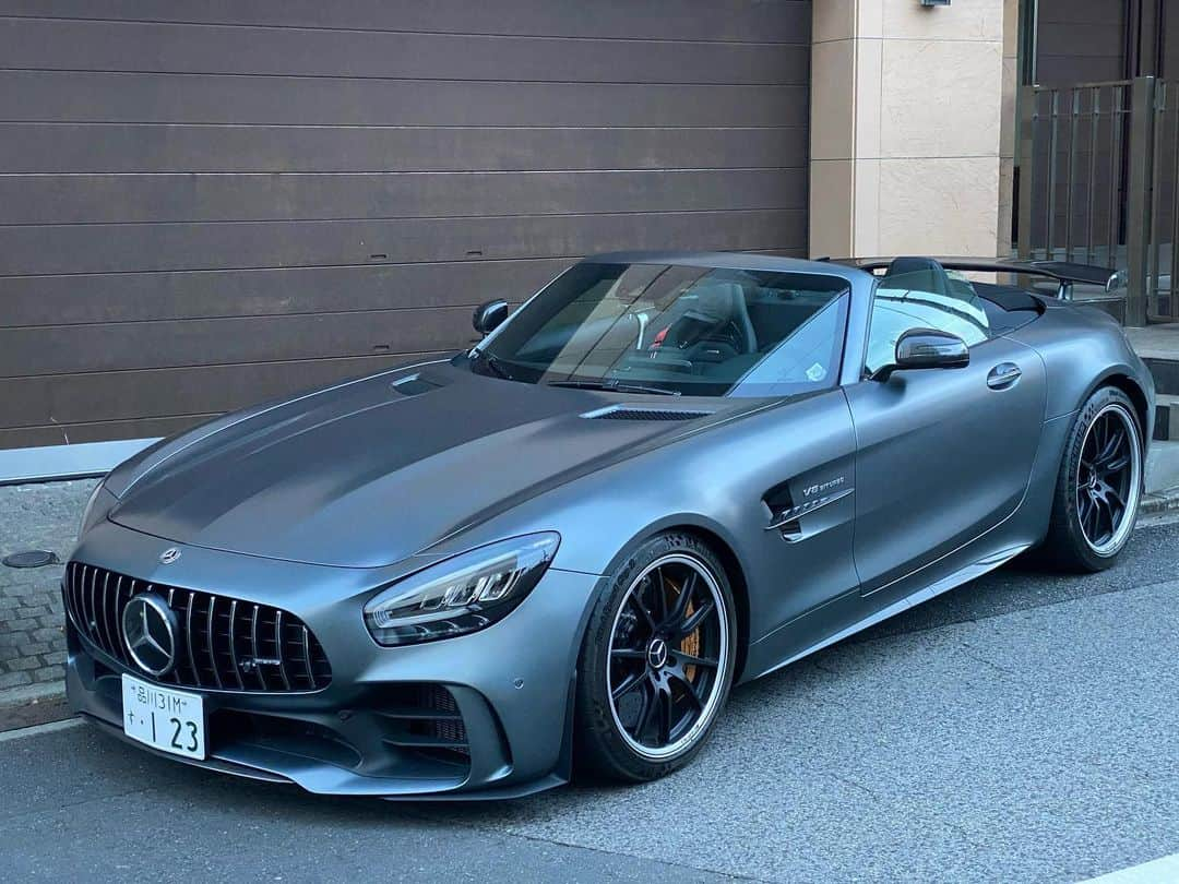 青木龍一のインスタグラム：「AMG  GTR roadster  1 OF 750  #AMG #GT #amggtr  #amggtrroadster」