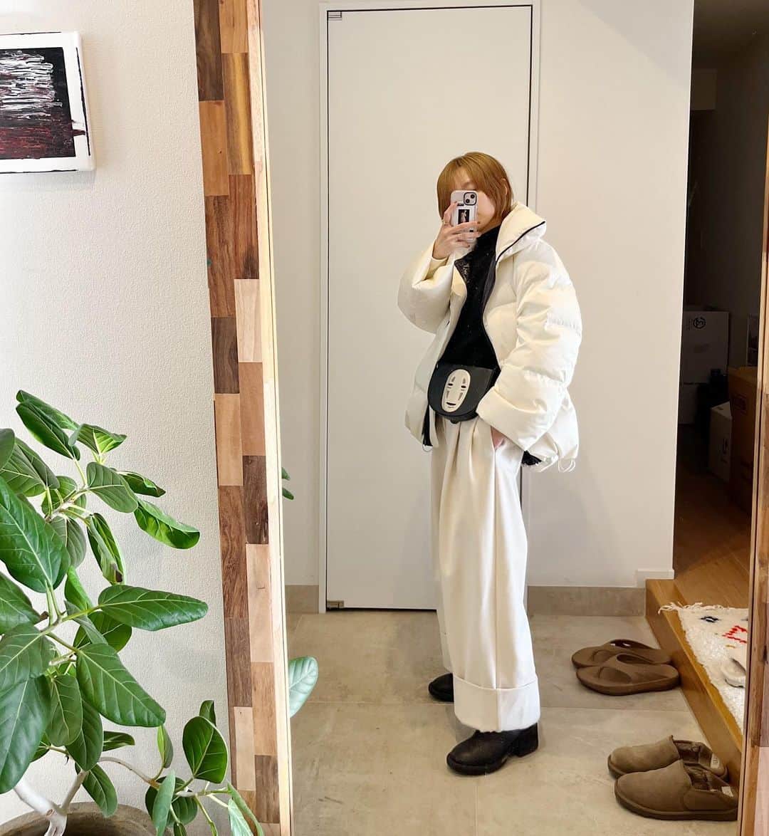 高橋愛さんのインスタグラム写真 - (高橋愛Instagram)「ㅤㅤㅤㅤㅤㅤㅤㅤㅤㅤㅤㅤㅤ ㅤㅤㅤㅤㅤㅤㅤㅤㅤㅤㅤㅤㅤ @kikianddays の白パンツを 折って履いてみたよ☁️ ㅤㅤㅤㅤㅤㅤㅤㅤㅤㅤㅤㅤㅤ モノトーンって 可愛いよね🐼」1月10日 23時23分 - i_am_takahashi