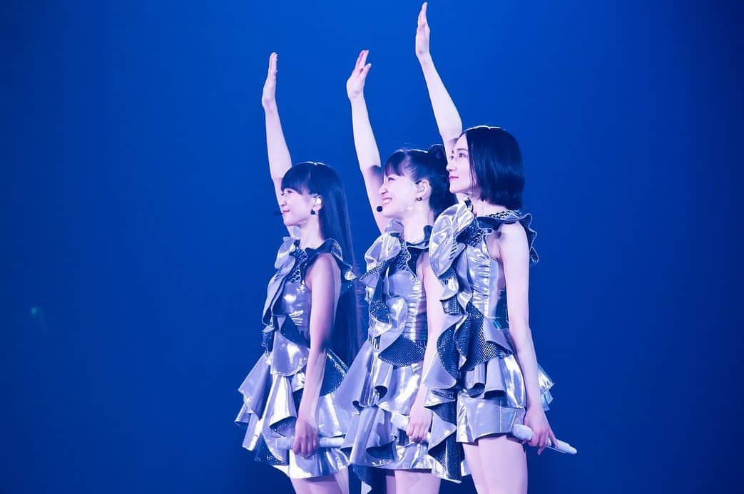 Perfumeさんのインスタグラム写真 - (PerfumeInstagram)「Perfume LIVE 2022 [polygon wave] 2日目、ありがとうございました！ みなさんと一緒にこの空間を創ることができた奇跡に感謝です。次は12日にお会いしましょう✨  Moments from Perfume LIVE 2022 [polygon wave]- Thank you all for creating miracles together tonight.  #prfm  1st, 3rd&4th photo📸@renawatanabe_  2nd photo📸@seitaro__tanaka」1月11日 0時22分 - prfm_official