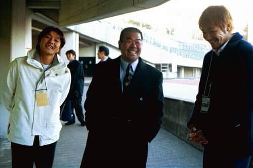 都築龍太のインスタグラム：「投稿を躊躇っておりましたが小嶺先生に衷心より哀悼の意を表します。 決して妥協せずやると決めたら絶対にやり遂げると身を持って教えて頂きました。生涯現役の監督でいらっしゃった事尊敬以外言葉が見つかりません。 どうか安らかにおやすみください。」
