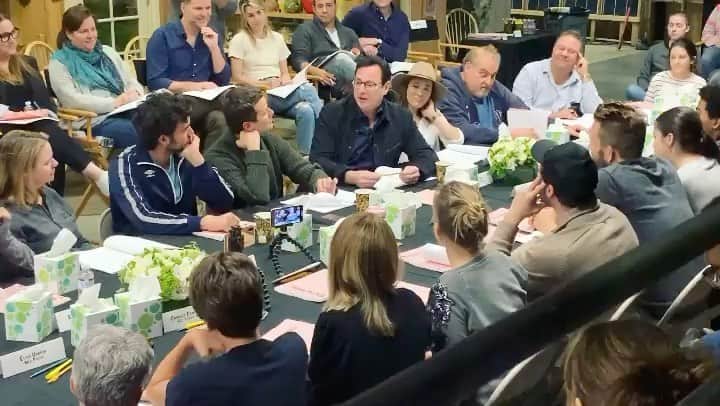 イライアス・ハーガーのインスタグラム：「I wanted to re-share this video of Bob talking to all of us at the end of Fuller House. He was such a wonderful and kind man. You can see how genuine and caring he was. Even though I was new to the Full House/Fuller House family, he welcomed me and the other kids with open arms. @bobsaget #ripbobsaget」