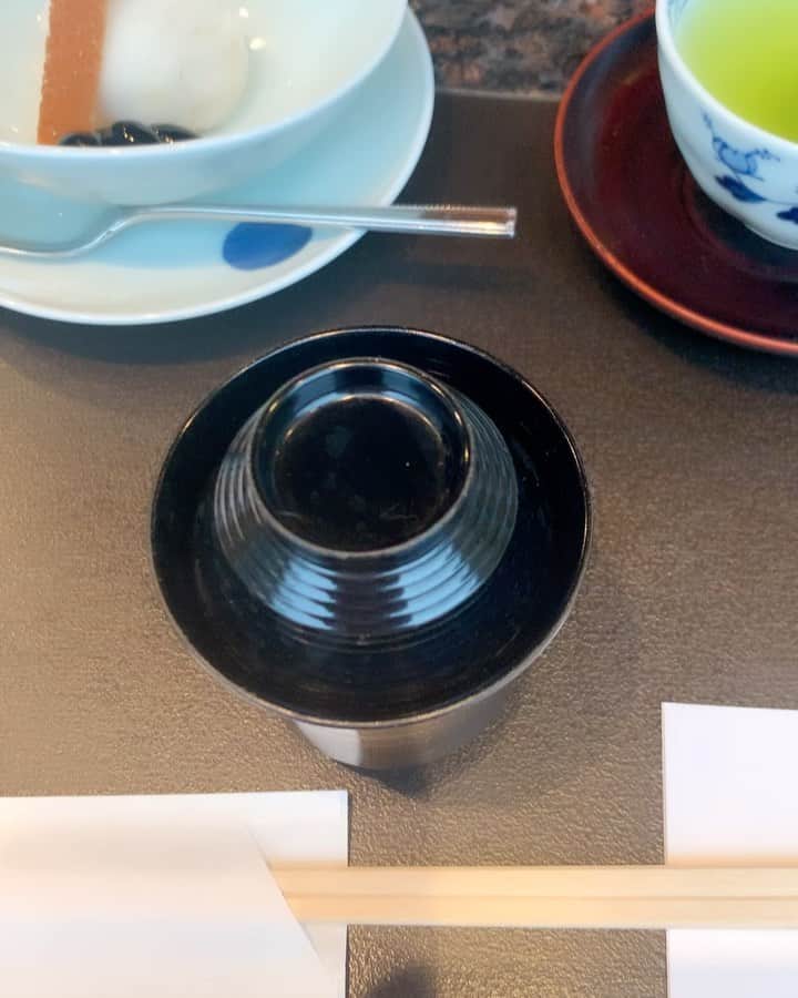 のインスタグラム：「大正月に神様が宿った鏡餅をいただいて年神様をお送りすると云われます。  家族の無病息災のご祈願です⛩」