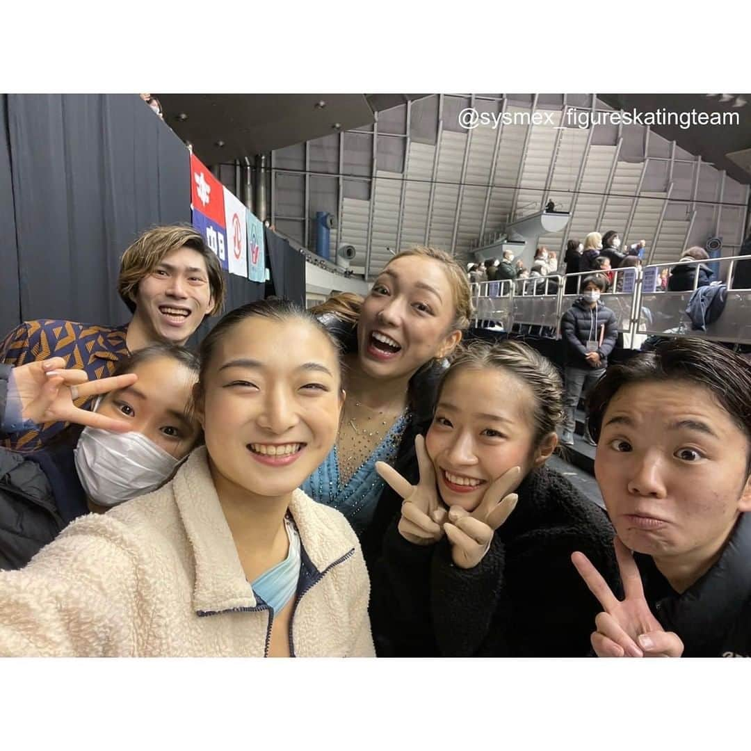 三原舞依＆坂本花織さんのインスタグラム写真 - (三原舞依＆坂本花織Instagram)「⁡ ⁡ ⁡ 坂本花織選手の２つ目の投稿です💌 ⁡ *************************** ⁡ 二部制で失礼いたします🙇🏼‍♀️   またオミクロン株で世界中が大変な事態になっているので、 健康でいられるようにもっともっと感染対策を徹底して元気に過ごしましょう！！   今年もスケーターのみんなが怪我なく病気なく元気に滑れますように🌱 皆さんにとって素敵な一年になりますように…✨   坂本花織 ⁡ ※撮影時のみマスクを外しています。  #kaorisakamoto #坂本花織  #figureskating  #figureskater  #sysmex_figureskatingteam」1月11日 12時56分 - sysmex_figureskatingteam