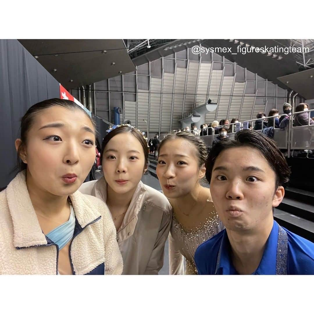 三原舞依＆坂本花織さんのインスタグラム写真 - (三原舞依＆坂本花織Instagram)「⁡ ⁡ ⁡ 坂本花織選手の２つ目の投稿です💌 ⁡ *************************** ⁡ 二部制で失礼いたします🙇🏼‍♀️   またオミクロン株で世界中が大変な事態になっているので、 健康でいられるようにもっともっと感染対策を徹底して元気に過ごしましょう！！   今年もスケーターのみんなが怪我なく病気なく元気に滑れますように🌱 皆さんにとって素敵な一年になりますように…✨   坂本花織 ⁡ ※撮影時のみマスクを外しています。  #kaorisakamoto #坂本花織  #figureskating  #figureskater  #sysmex_figureskatingteam」1月11日 12時56分 - sysmex_figureskatingteam