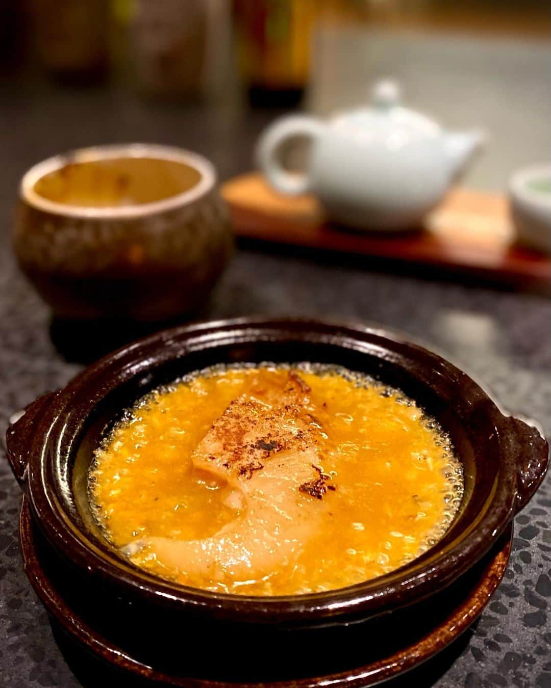 箕輪玖美さんのインスタグラム写真 - (箕輪玖美Instagram)「イチリンハナレ🇨🇳🍽  上海蟹はやっぱりここが1番💕  以前伺った時は接客が残念過ぎて（個人時感想です）、美味しいけどリピは無いお店だったけど、数年振りに再訪すると見事に改善されてた☺️✨  お料理の写真は一部だけど、やっぱり全品美味しいし、中国酒のデュギュスタシオンも最高😍🥂  鎌倉の定番のお店になりそうです😉  #イチリンハナレ #上海蟹 #雌が好き #一軒家レストラン #予約困難店 #鎌倉 #kamakura #chinesefood #中華大好き #美味しいもの大好き #サービスも大切 #リピ決定  #instagourmet #グルメ #食いしん坊 #モデル #箕輪玖美」1月11日 8時48分 - kumi.111