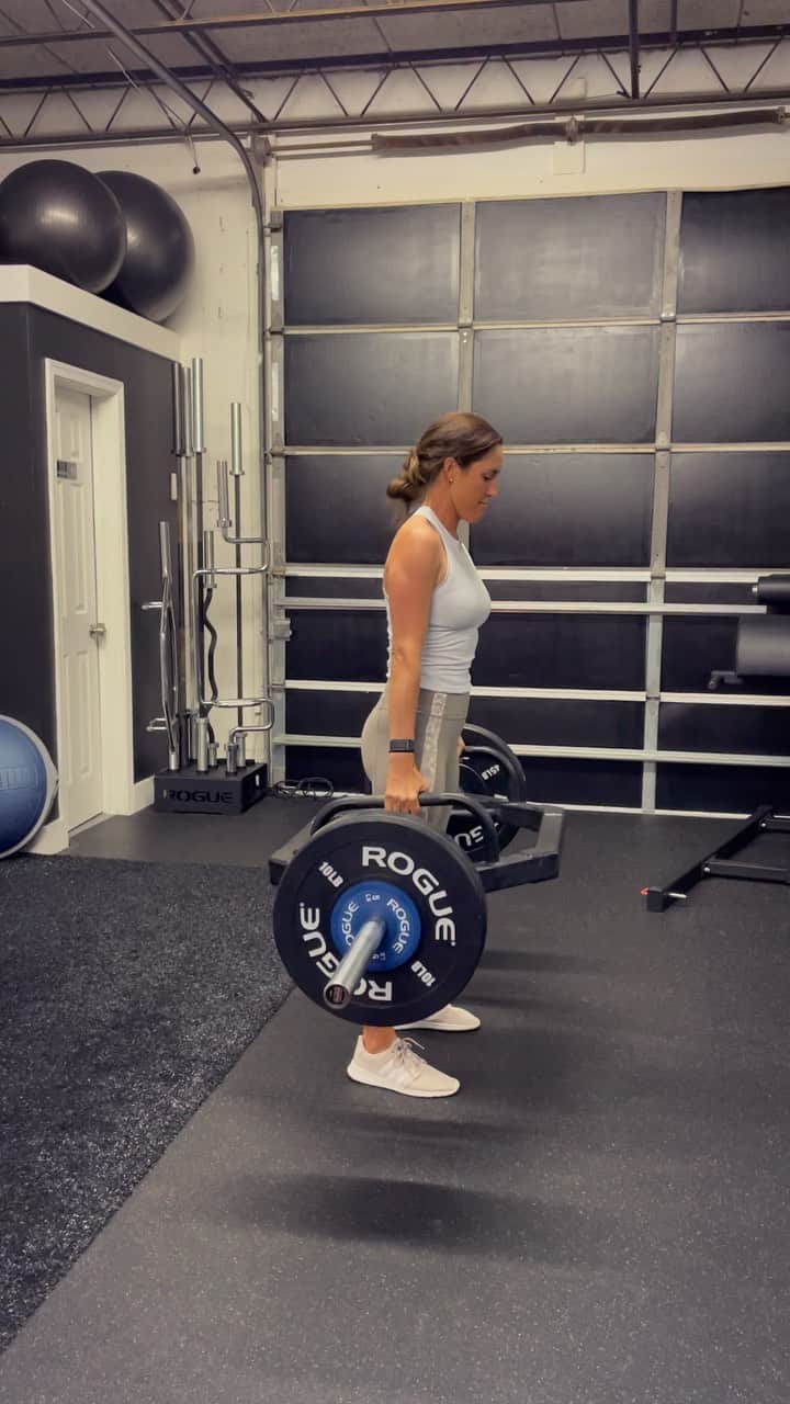 ジェイ・マリー・グリーンのインスタグラム：「Hit a smooth 200 tonight… I’m very excited about it 🙈😊@thegarage_sc 💣」