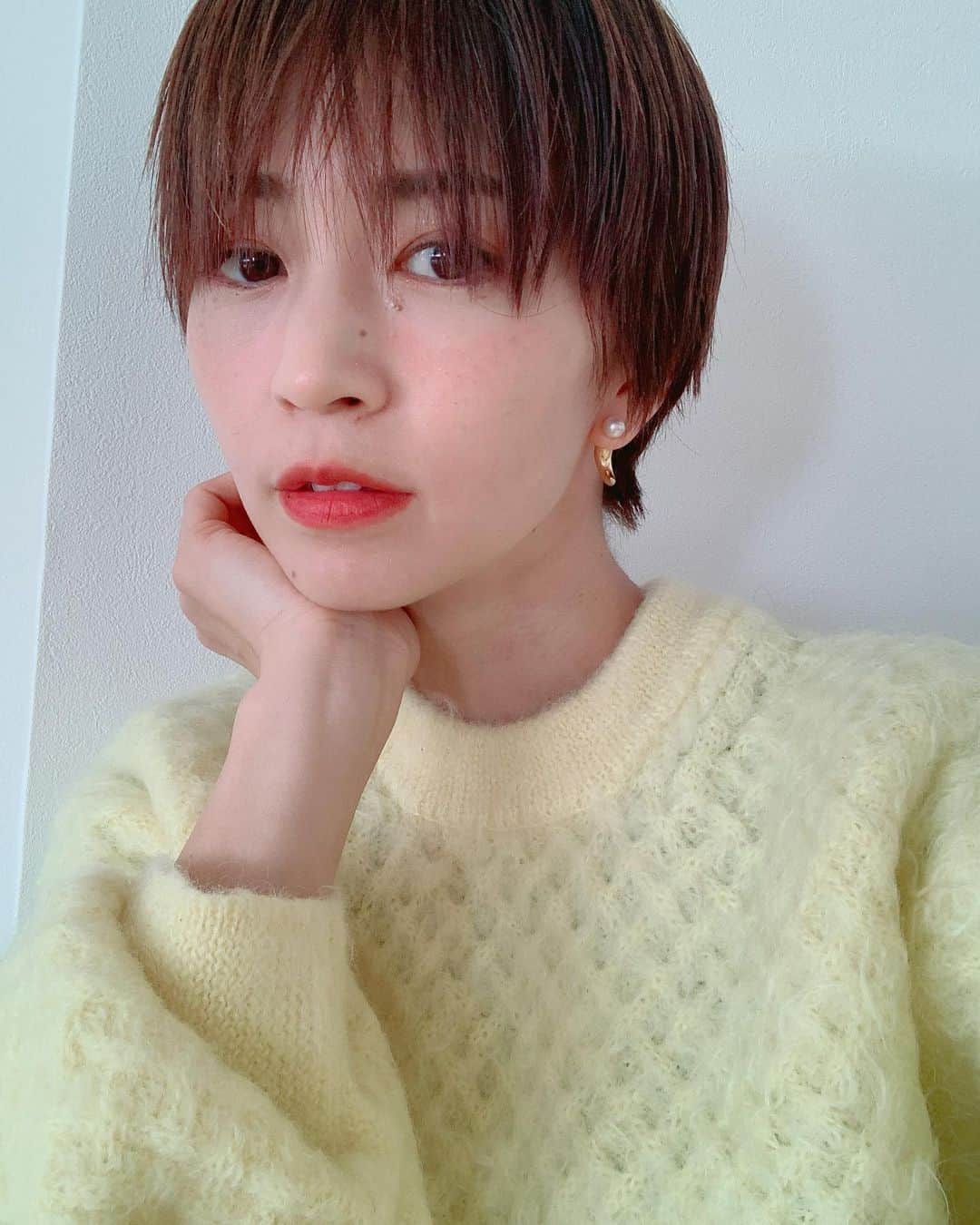 安田美沙子さんのインスタグラム写真 - (安田美沙子Instagram)「黄色のニット🧶 オレンジリップ💄  今日は寒い。。。  knit ... @beautifulpeople_officialsite  #ootd」1月11日 11時26分 - yasuda_misako