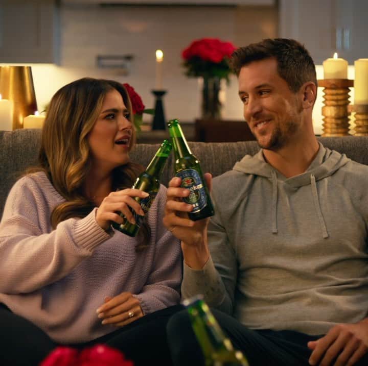 ジョジョ・フレッチャーのインスタグラム：「Nothing humble about him… 😂😘#TheBachelor! #ad Cheers to going dry in January #DryJan with @heineken_us! 🍻❤️ Sponsored by @heineken_us」