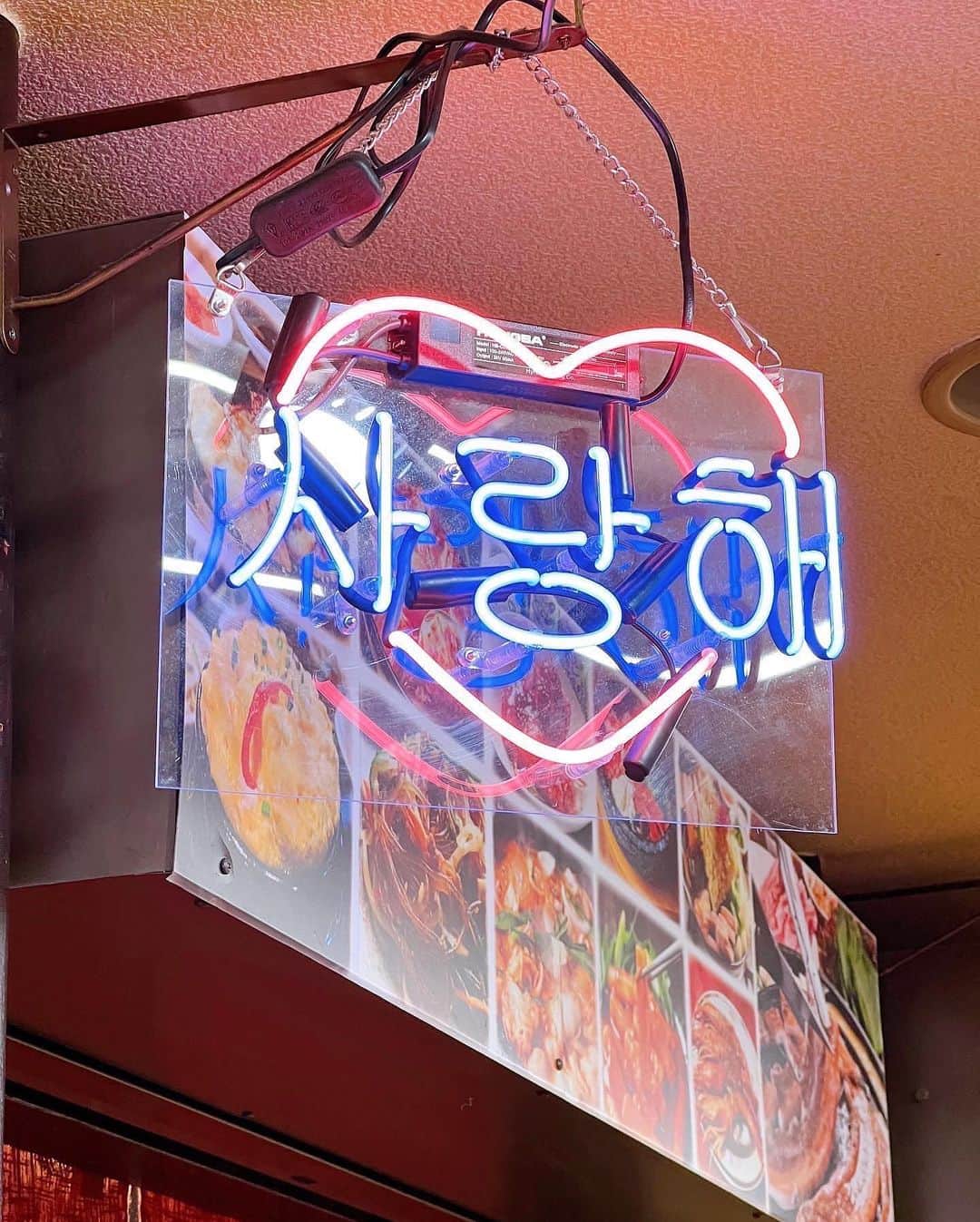 さわいえりさんのインスタグラム写真 - (さわいえりInstagram)「先日、新橋の韓国料理屋さん @shinbashi.kanbei へ💕  新橋駅前ビルにあって、駅からすぐのお店！ 看板メニューの激辛旨鉄板チーズチュックミたべたよ🥰  見た目は辛そうなんだけど、私は全然辛くなかった♪ 大好きなイイダコがゴロゴロ入っていて、 チーズを絡めて食べるとめちゃ旨❤️  甘辛いトッポギや豚肉、もやしも入っていて見た目以上にボリューミー！  チーズポテトと一緒に食べて、 可愛いお店に大満足でした✨  📍 東京都港区新橋2-20-15 新橋駅前ビル1号館 B1F  PR @shinbashi.kanbei #新橋韓国料理 #本格韓国料理 #新橋グルメ #東京韓国料理 #韓兵衛 #チュックミ」1月11日 22時36分 - beauty_eri7