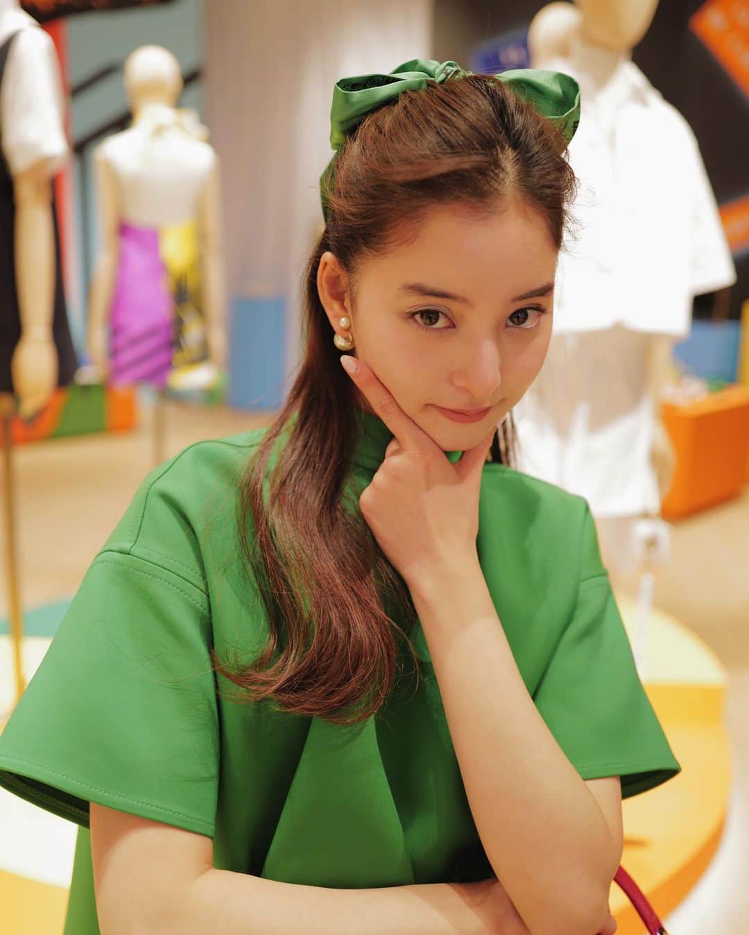 新木優子さんのインスタグラム写真 - (新木優子Instagram)「@dior  の展示会に行ってきました☺️ ビビットな色味にミニスカートが可愛かったな💓 素敵なお洋服ばかりでとびきりお洒落を楽しみたい気持ちになりました♡ #DiorSS22」1月11日 22時44分 - yuuuuukko_