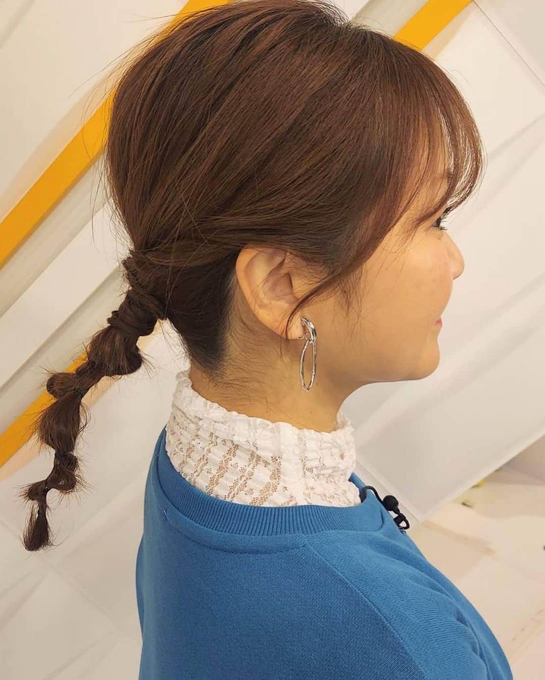 中澤裕子のインスタグラム：「・・  今日のヘアスタイル。  自分では全く見えないのだけど、 画面に映るタイミングも少ないのだけど、 いつもいつも 綺麗に素敵に仕上げてもらえて 嬉しいです💕  メイクさん どうもありがとうございます💕  今日から新学期が始まりました。 楽しかった！の一言が全て。 良かった良かった✨  短い三学期。 息子は卒園式を迎えます。 楽しみにしていた行事が またもや中止になったりしていますが、 無事に元気に過ごせますように。  #福岡 #とっても寒いです #一粒万倍日  #天赦日」