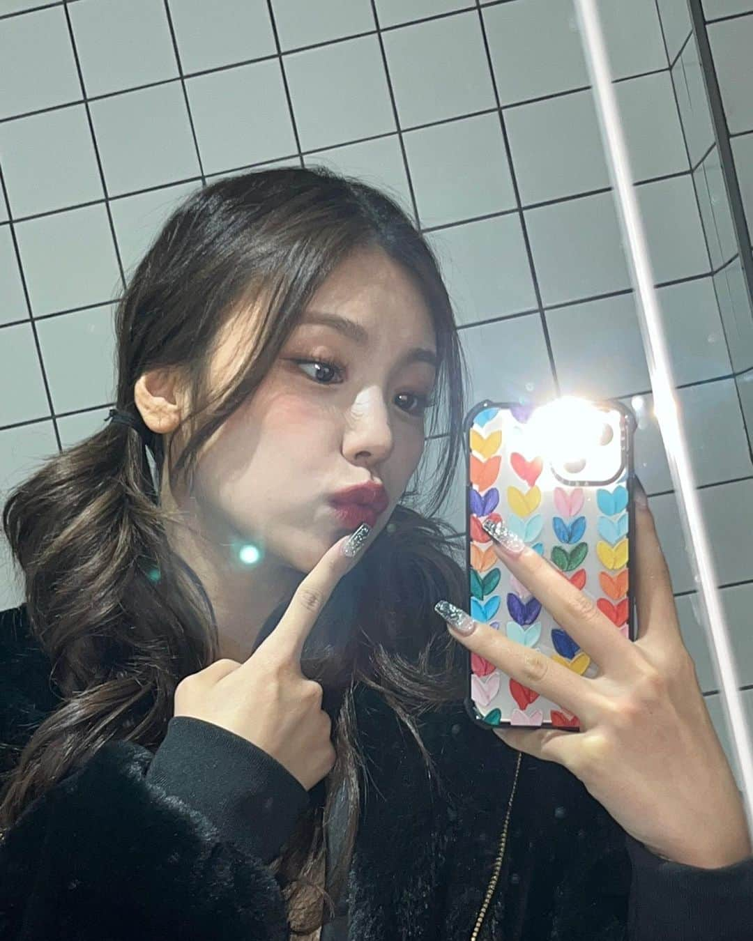 ITZYさんのインスタグラム写真 - (ITZYInstagram)「❤️🧡💛💚💙🖤」1月11日 15時51分 - itzy.all.in.us