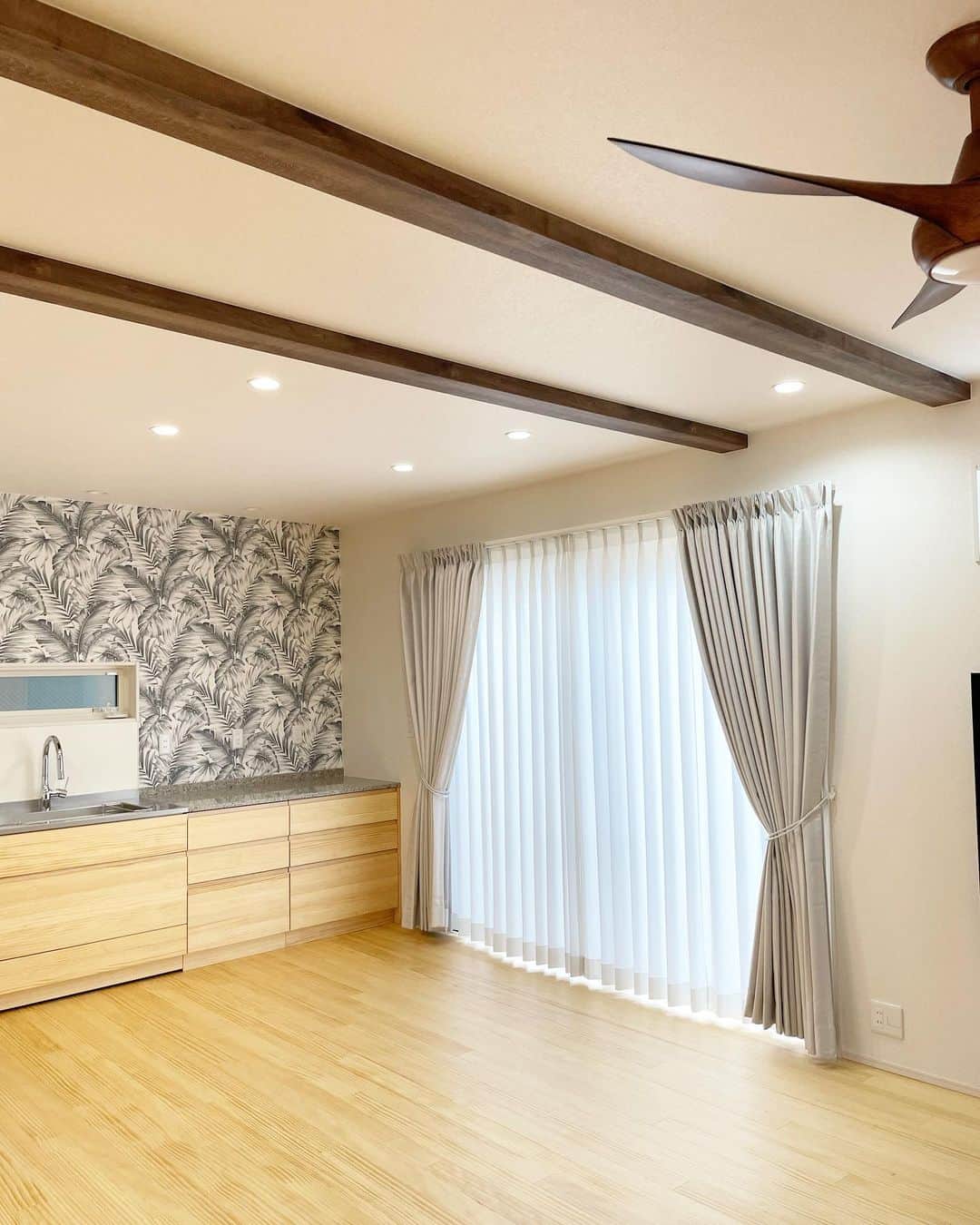 株式会社 元氣建設のインスタグラム：「#マイホーム #一戸建て #インテリア #ダイニング #キッチン #和室#家づくり#モデルハウス #元氣建設 #元気建設 #リフォーム #リノベーション #ショールーム #住宅 #新築 #外観 #注文住宅 #自由設計 #大阪 #木目 #和#カウンターキッチン #myhome #玄関ポーチ#interior #showhome #instahome」