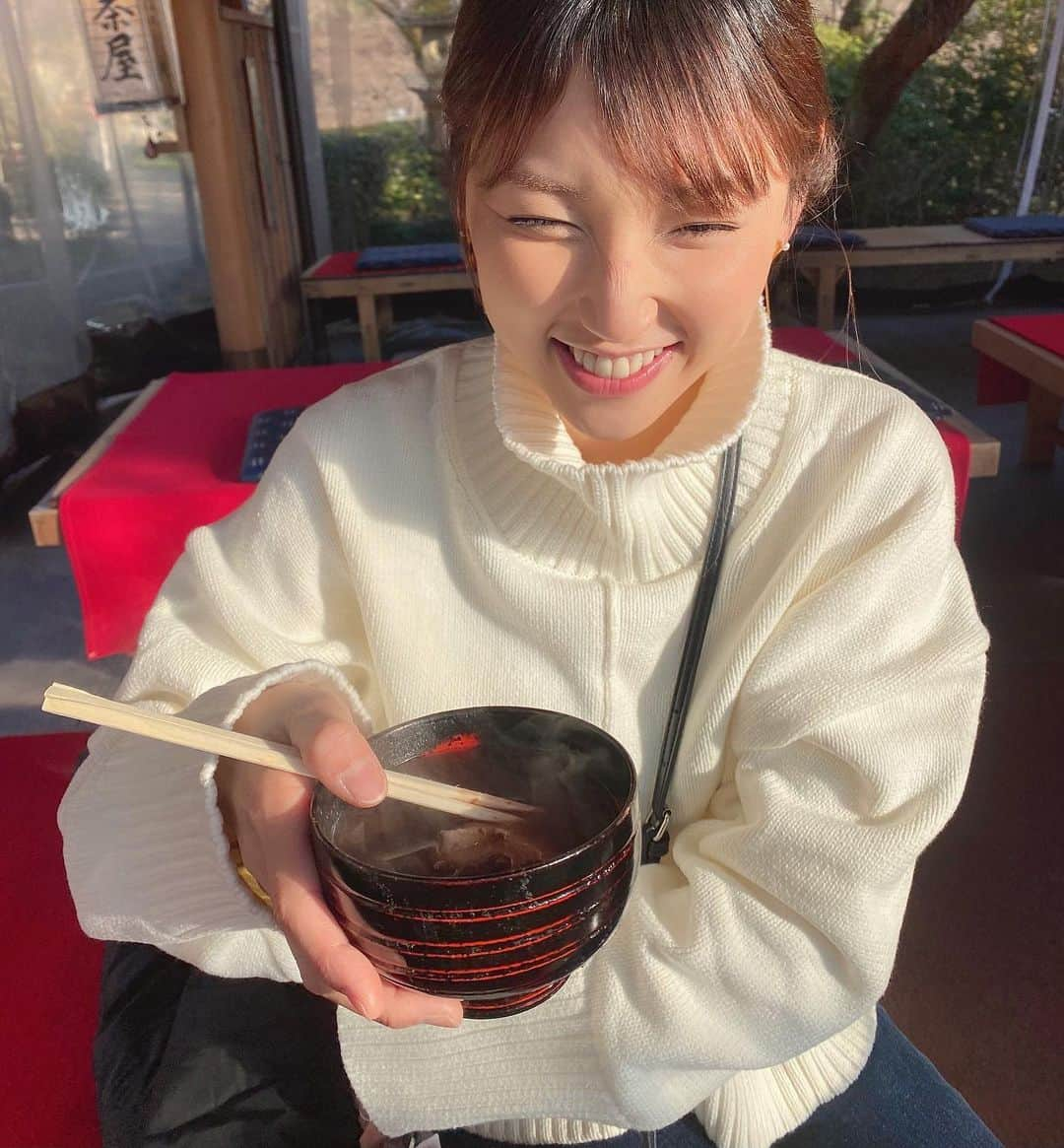 森脇亜紗紀さんのインスタグラム写真 - (森脇亜紗紀Instagram)「少し前ですが☺️ お正月、実家へ帰省した帰りに 京都へ寄り道🍡💗 短時間だったけどのんびりお散歩しながら 素敵な街並みにとっても癒されました✨ 自分達のお土産もいろいろ買ったので 育児の合間のおやつが楽しみ😋🌿笑 実家でもみんなで美味しいもの食べて のんびり過ごしました🥰 #2022#京都 #不意打ちショット 笑 #今年も笑顔いっぱいの年になりますように #今年も宜しくお願いします」1月11日 16時18分 - asaki516