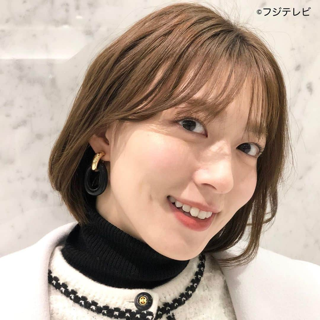 フジテレビ「めざましテレビ」さんのインスタグラム写真 - (フジテレビ「めざましテレビ」Instagram)「ファッション雑誌CanCamとコラボした お天気コーナー「きょう何着て行く？」 阿部華也子の毎日のコーデを紹介♪  1月11日(火) ★今日のコーデ★ ・ベルト付きコート @mercuryduo_com  １万５４００円 ・カーディガン　@rirandture_official 　２万２０００円 ・パンツ　@bananarepublic_jp １万２４００円 ・ソックス　@tabio.jp 　１１００円 ・靴　@dianashoespress 　１万５９５０円 ・ニット　　@uniqlo_jp 　２９９０円 ・イヤリング　@abiste_official 　７０２０円   〇ポイント〇 パンプスだと足元の冷えが気になるこの季節❄️ タイツに飽きたら、ソックスにチェンジ🧦 あたたかいだけでなく抜け感が加わり いつものデニムスタイルも 上級者な装いに早変わり✨ ソックスはシンプルな白が万能に使えて🤍    #めざましテレビ #きょう何着て行く？ #阿部華也子 #今日のコーデ #コーデ #CanCam #今日のファッション#ootd #きょう何着て行く？は月〜金朝6時22分ごろ放送 #スタイリストたなべさおり #かやちゃん #きれいめコーデ #きれいめカジュアル #大人コーデ #冬コーデ #オフィスカジュアル #上品コーデ #アナウンサー衣装」1月11日 16時19分 - mezamashi.tv