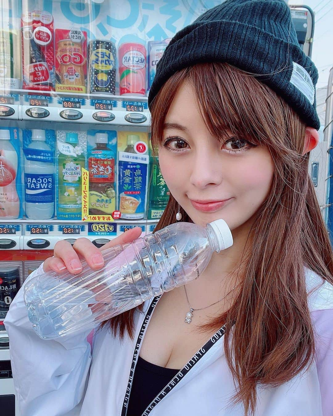 satomiさんのインスタグラム写真 - (satomiInstagram)「🏋️‍♂️🥤 ・ 運動不足の方、副業したい人、ジムいかず鍛えたい人必見⚠️ ・ 自動販売機の飲み物を補充するお仕事 【自販機ルートセールス】🥤 ・  飲み物を補充するって確かに体力必要だから自然と鍛えられるから筋トレ代わりになるよ🏋️‍♂️  →（@kintore_work ）のウェブで 鍛えられる部位が載ってて面白いよ🙊✏️ ・  @kintore_work PR #筋トレWORK大作戦  #日本筋トレ  #自動販売機  #自販機ルートセールス　 #自販機オペレーター  #筋トレ #筋トレワーク」1月11日 17時00分 - saatoomii47