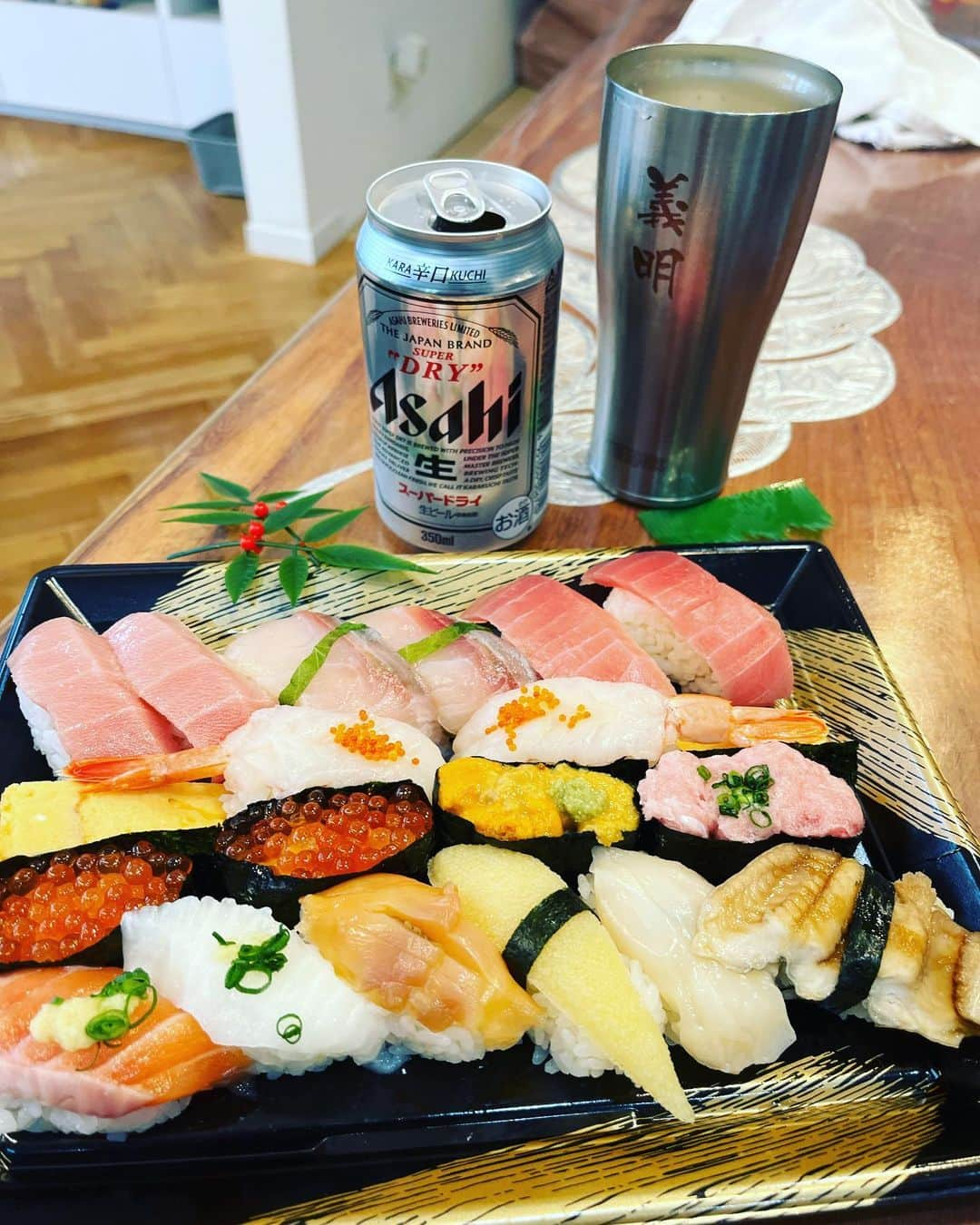 金村義明さんのインスタグラム写真 - (金村義明Instagram)「和朝食 外は，雪が降り出してる！ 早めにチェックアウトして、ノーマルタイヤは、積もる前に西那須野インターまでゆっくり戻って，佐野サービスエリアでお土産買ってる間に名物佐野ラーメン🍜 自宅戻って，泥だらけの車洗車して、温泉で毛穴開きっぱなしの身体，高井戸美しの湯行ってサウナ入って汗絞り出して スーパーオゼキでチゲ鍋の買い物&美登利寿司で寿司買って自宅戻って早い早い晩酌スタート 帰ったら奥様カレー🍛作ってた！ 超劇ウマママママシのチゲ鍋食って，早々と〆カレー🍛🍛🍛 今夜も早い就寝！」1月11日 17時15分 - yoshiaki_kanemura