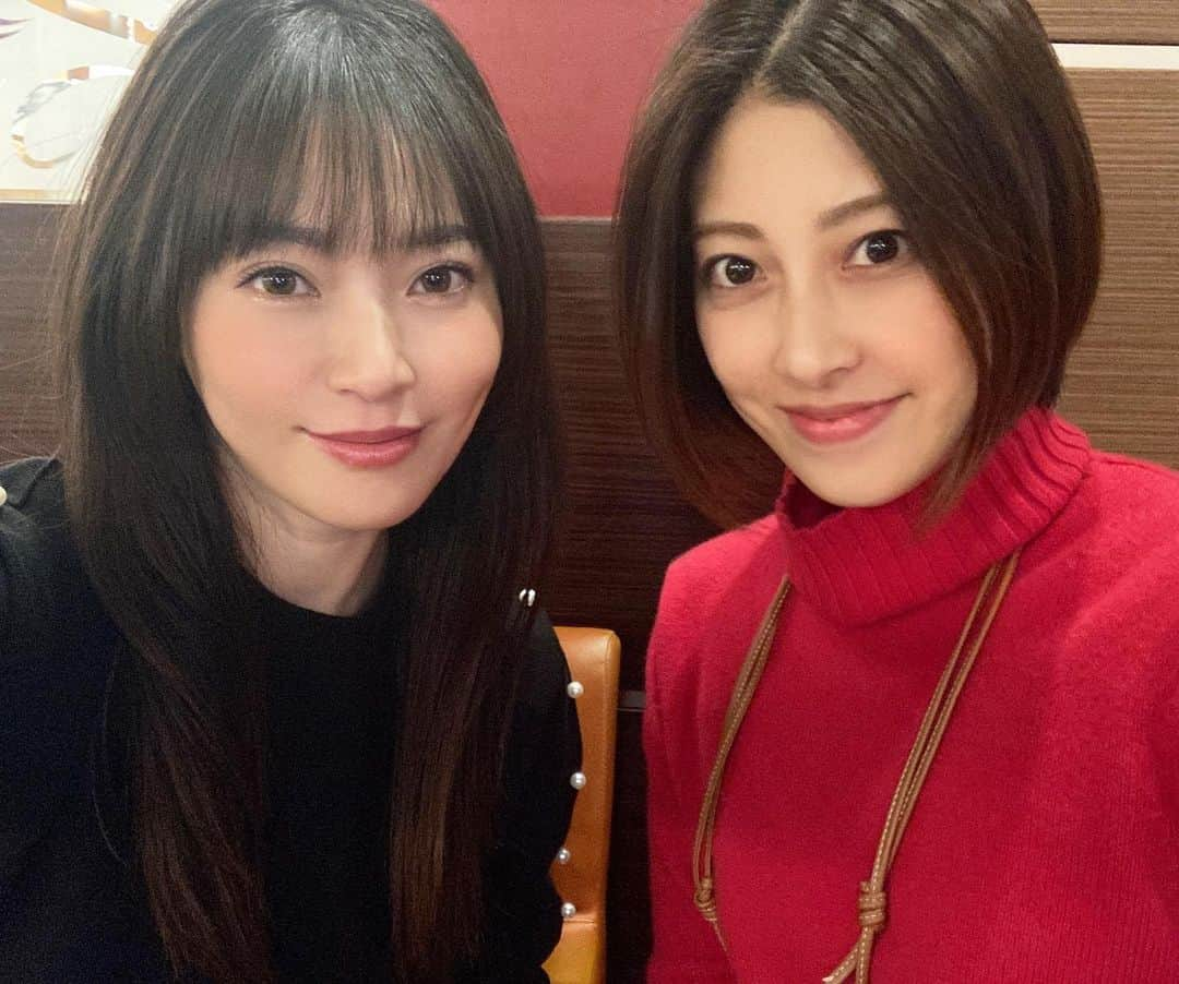 竹村真琴さんのインスタグラム写真 - (竹村真琴Instagram)「* まみちゃんと初詣⛩ まさか大吉出ると思わなかった😊 雨で極寒でしたが行って良かった😊 今年も良い事ありますよーに😌💓 . . . #初詣 #初詣デート #おみくじ #大吉 #日枝神社 #プロゴルファー #女子プロゴルファー #ゴルフ女子 #ストレートヘア #ロングヘア #ボブ #前髪あり #前髪ありロング #前髪なしボブ #前髪なし #竹村真琴 #天赦日 #天赦日と一粒万倍日が重なる日 #一粒万倍日 #一粒万倍日と天赦日が重なる日」1月11日 23時43分 - makototakemura_golf