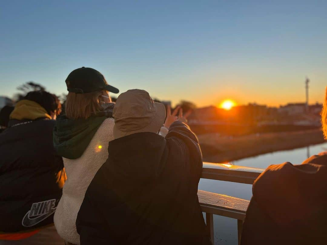 王林さんのインスタグラム写真 - (王林Instagram)「🎌🌅  🧡@ls_5_risano   初日の出ってのを初めてみたんだけど、23年間なんでみなかったんだいってくらいの感動をかんじましたねぇ 誘ってくれて起こしてくれてありがのねぇ りさねぇ  #初日の出 #risano #新年 #2022」1月11日 18時48分 - ourin_ringoooo