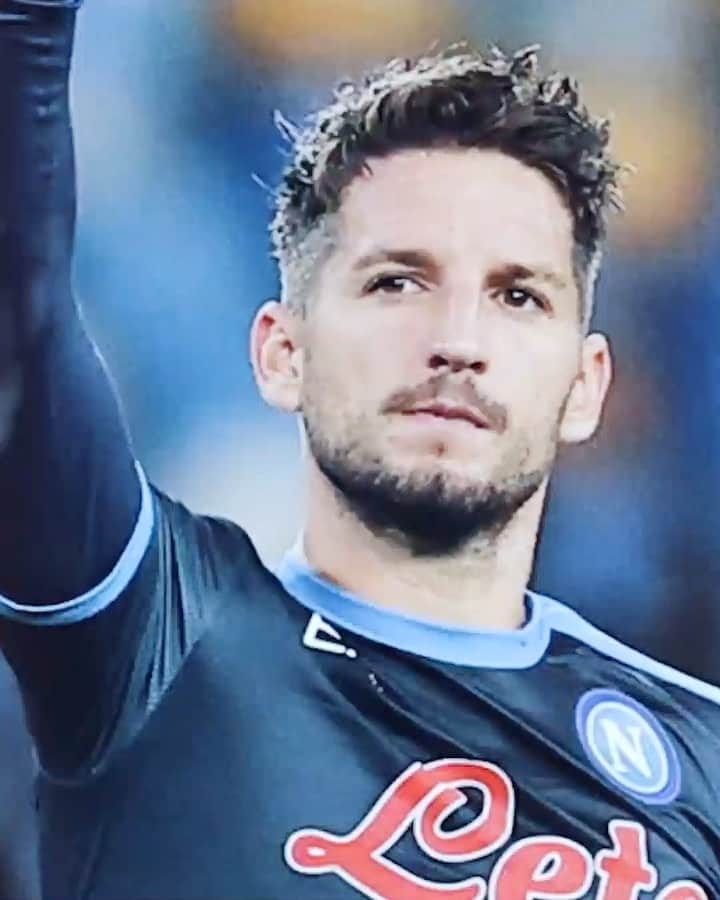 ドリース・メルテンスのインスタグラム：「2021 was a special year for @driesmertens 🔥⚽️👶🏻」