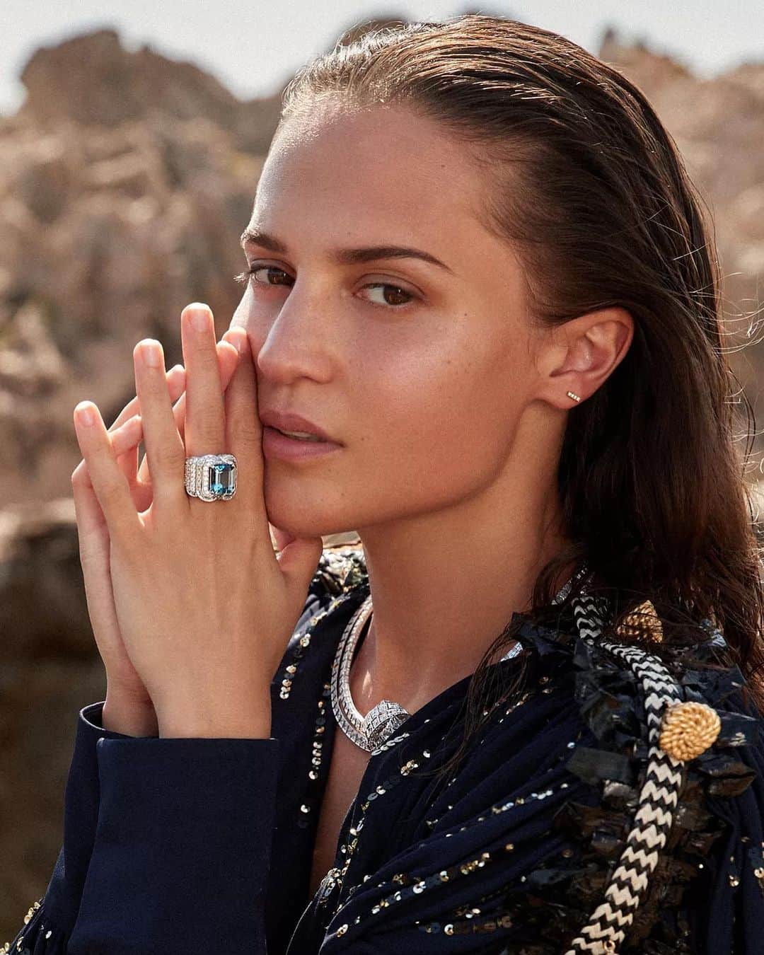 アリシア・ヴィキャンデルのインスタグラム：「Alicia photographed by @david_roemer for @madamefigarofr.」