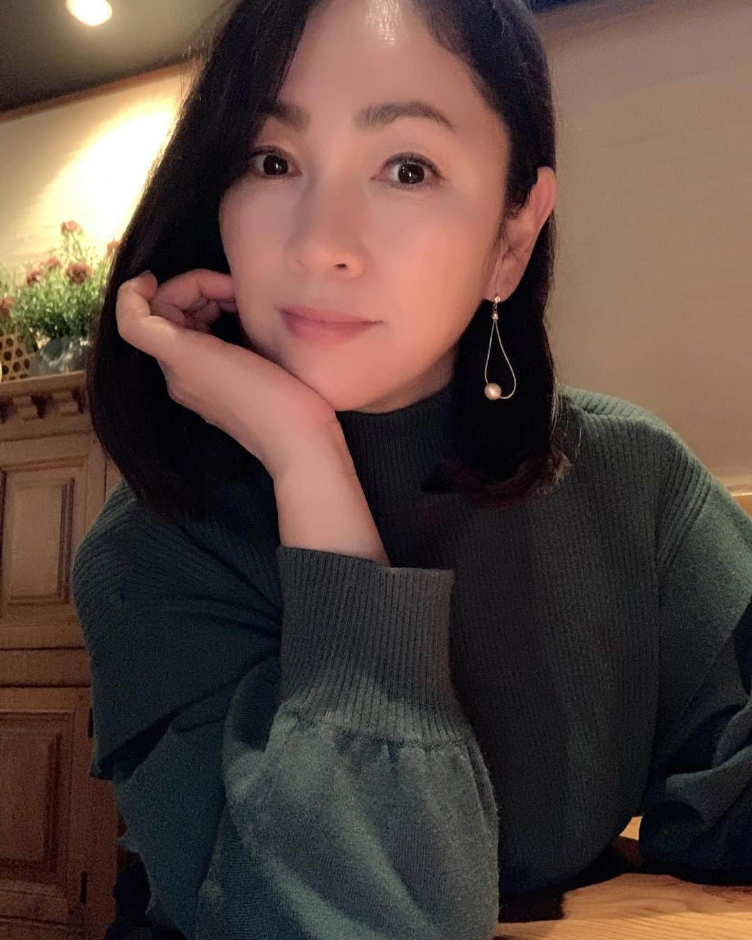 田中悦子さんのインスタグラム写真 - (田中悦子Instagram)「今日は研修初日。 時間より早め行動を心がけてるつもりでしたが、行きの電車がまさかの遅延😱焦りました笑  駅着いたら今度は場所がわからなくなり半泣き状態🥲 ほんと方向音痴で呆れます😩😩 ギリ間に合いました👍  今日はビールが美味しいはず😎  はぁ、疲れたよん❣️  #お疲れ様 #アラフィフ女子 #アラフィフ #アラフィフコーデ #green #ニットコーデ」1月11日 19時58分 - etsuko.reborn25